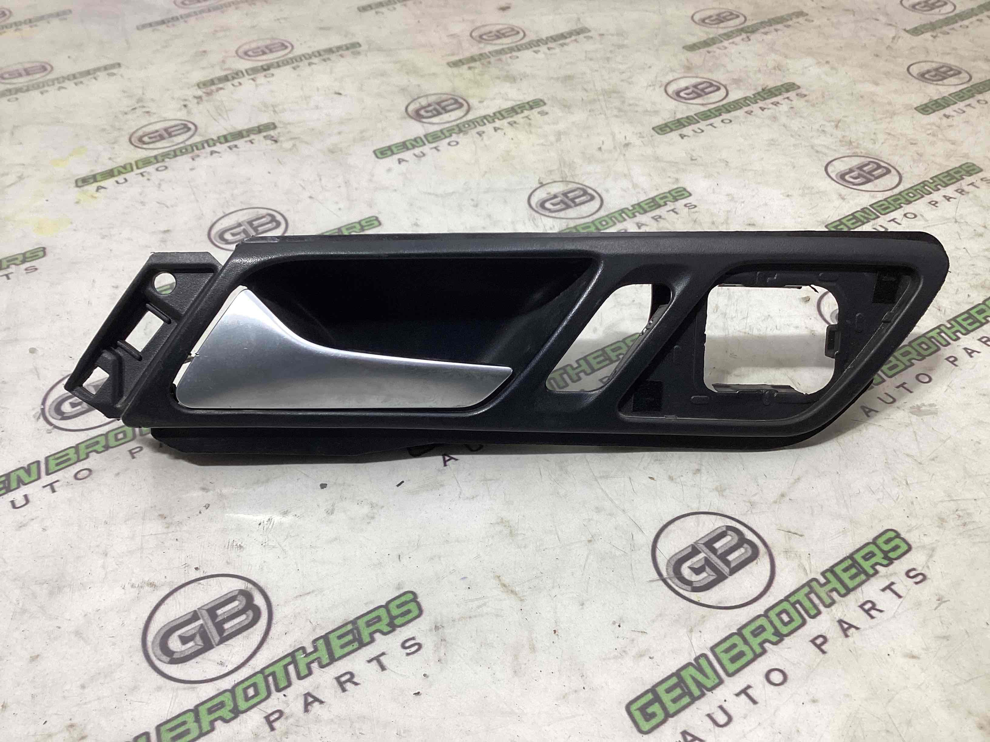 Ручка дверей салону внутрішня, поручень