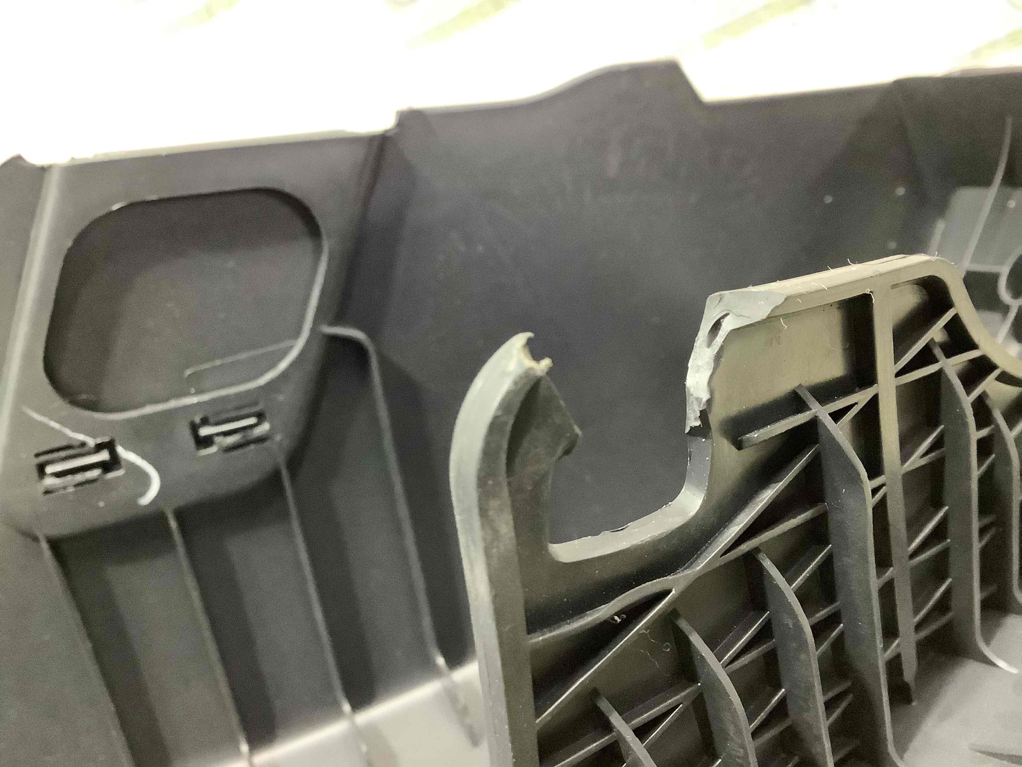 Обшивка задньої стійки права