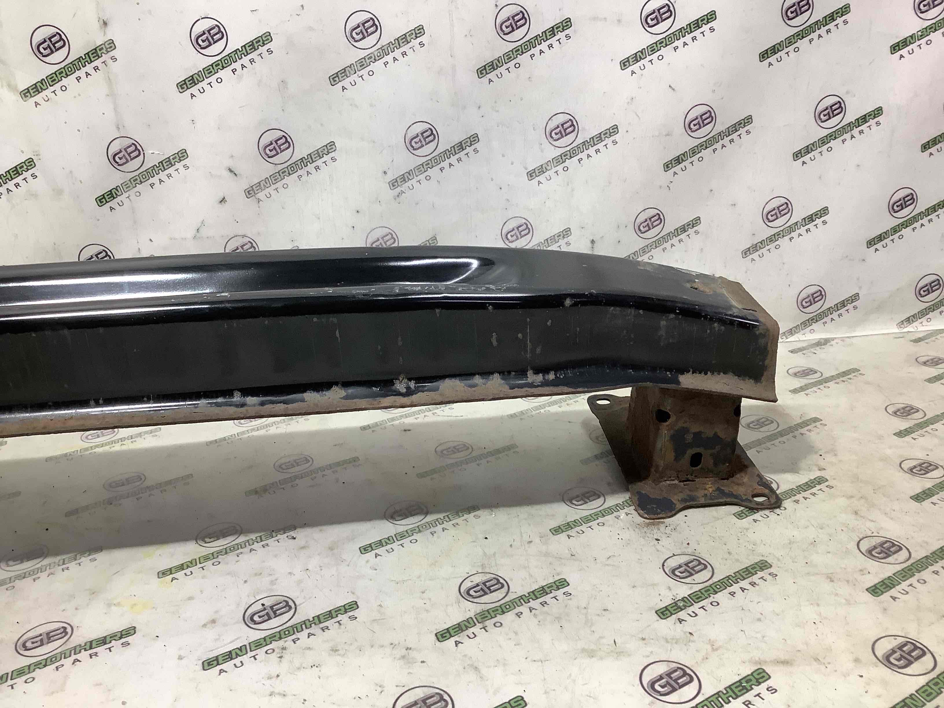 Підсилювач бампера заднього