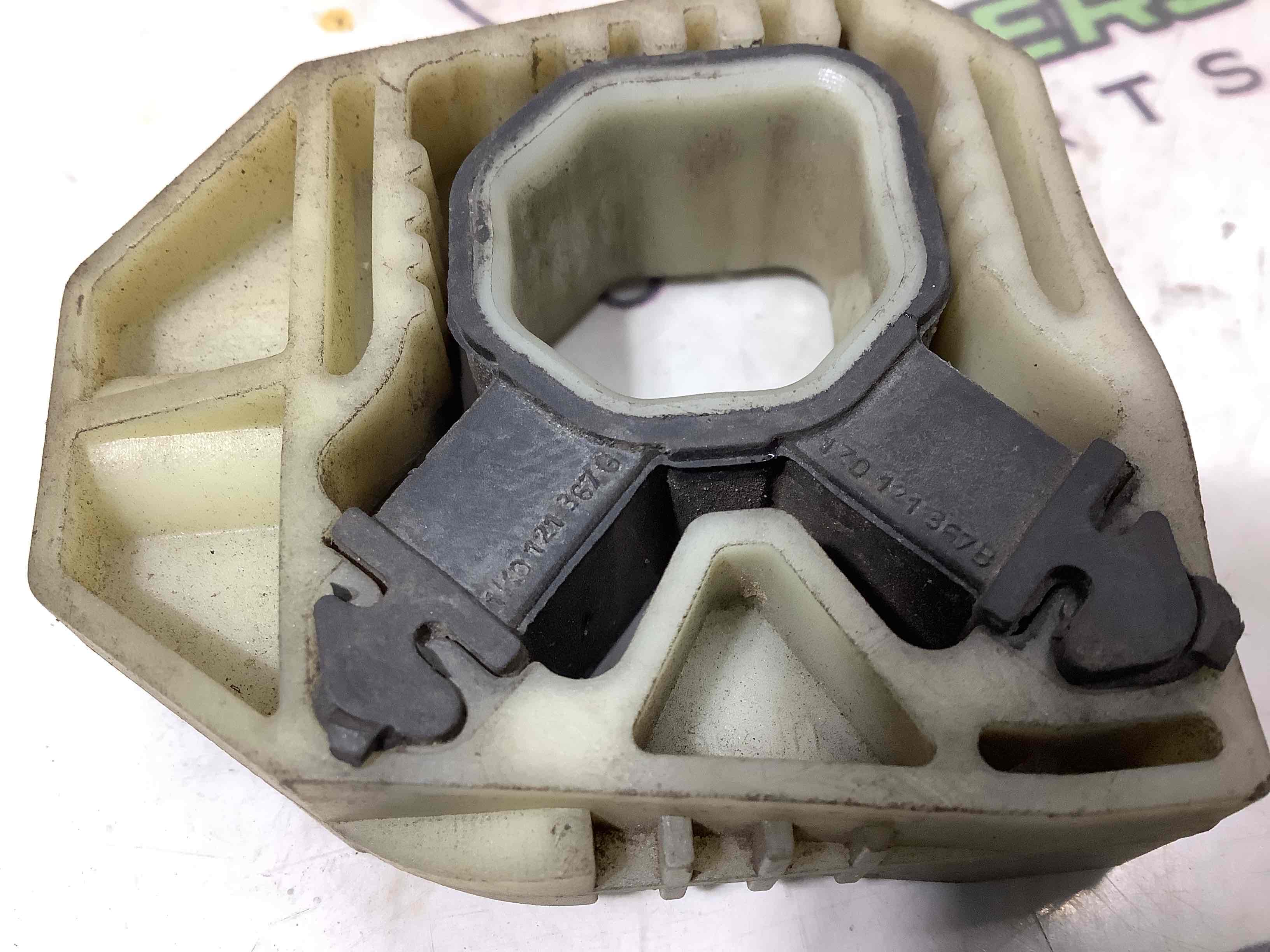 Опора радіатора, кріплення, кронштейн, ущільнювач радіатора