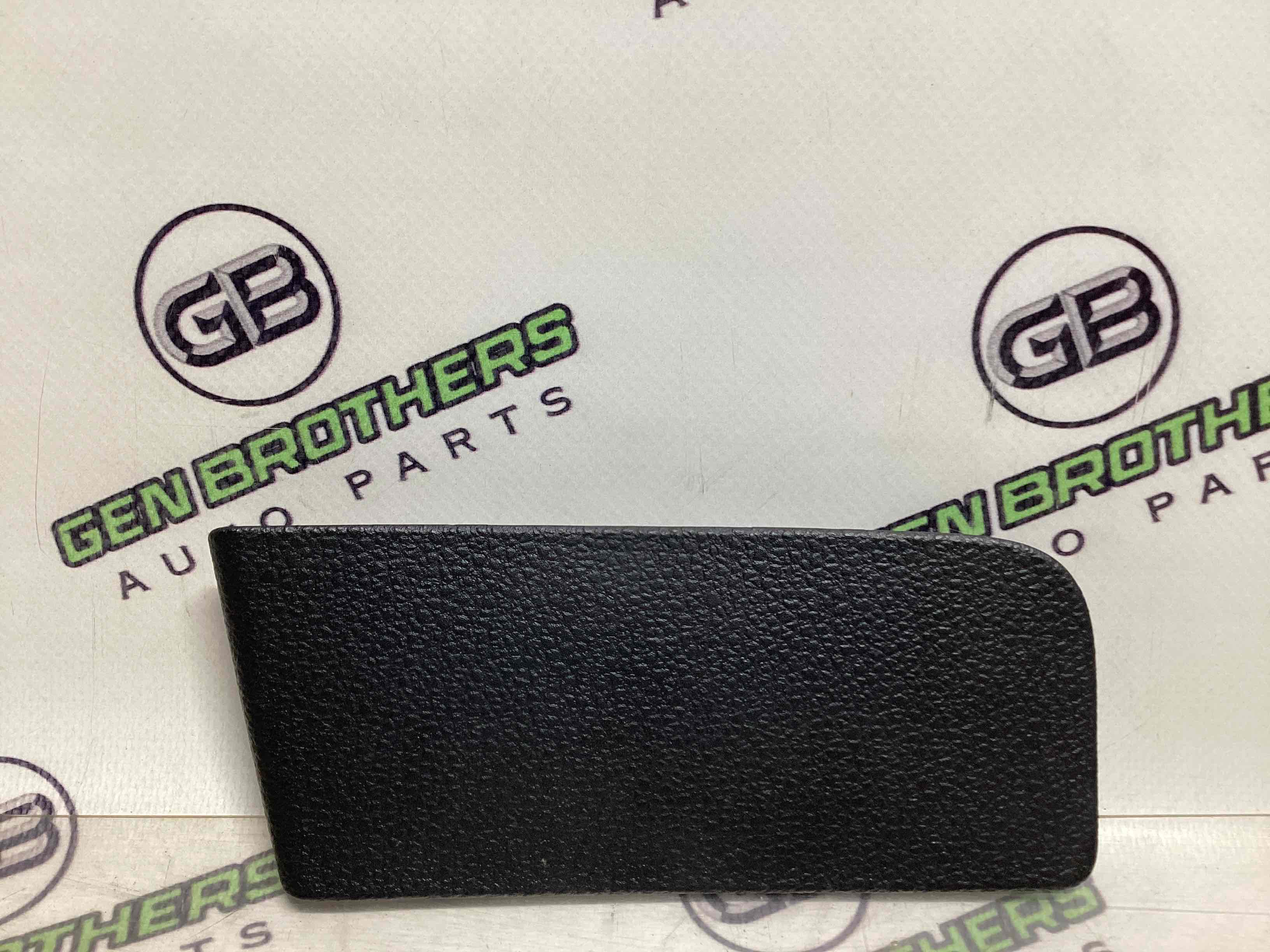 Елементи оздоблення багажника