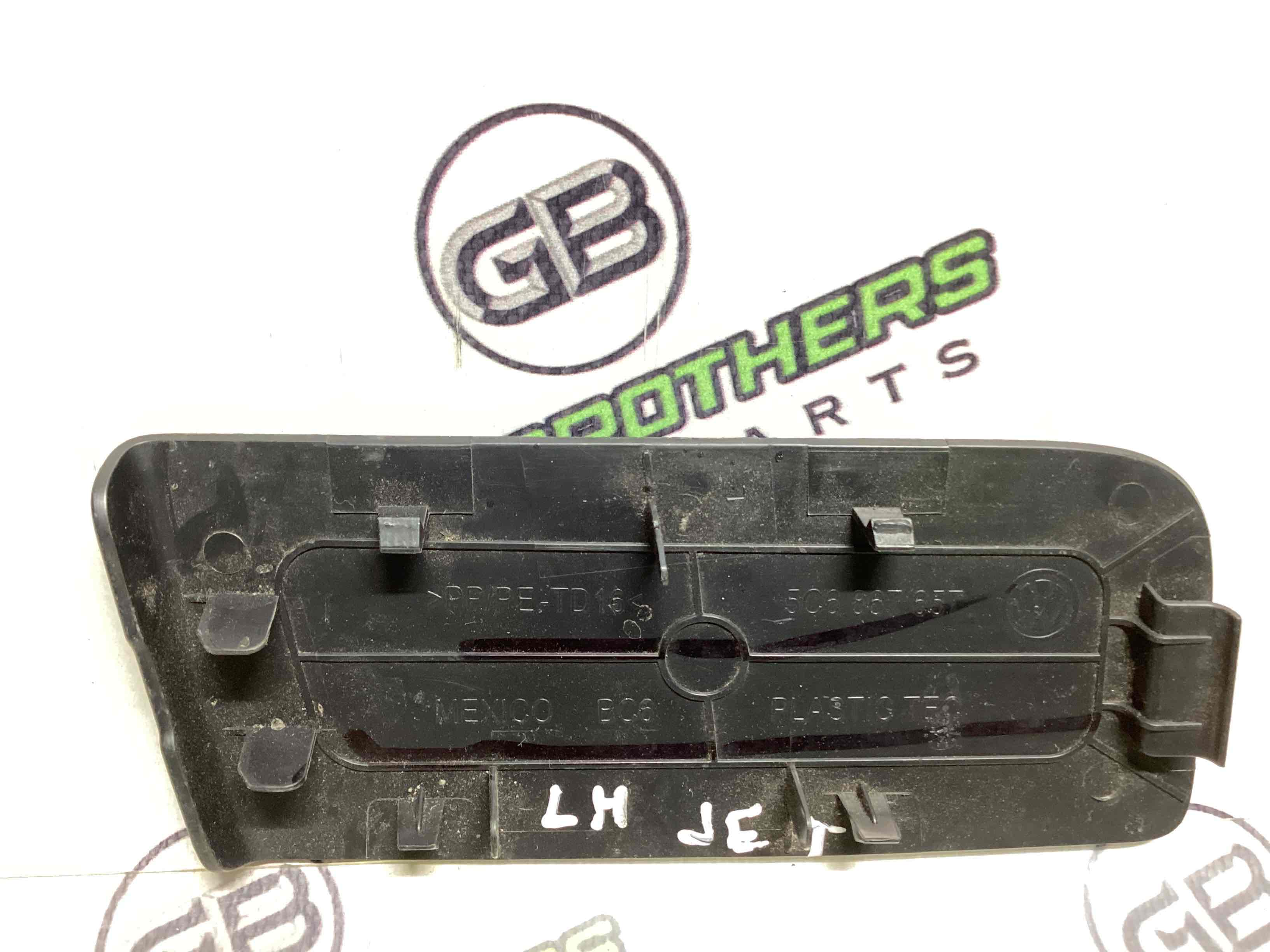 Елементи оздоблення багажника