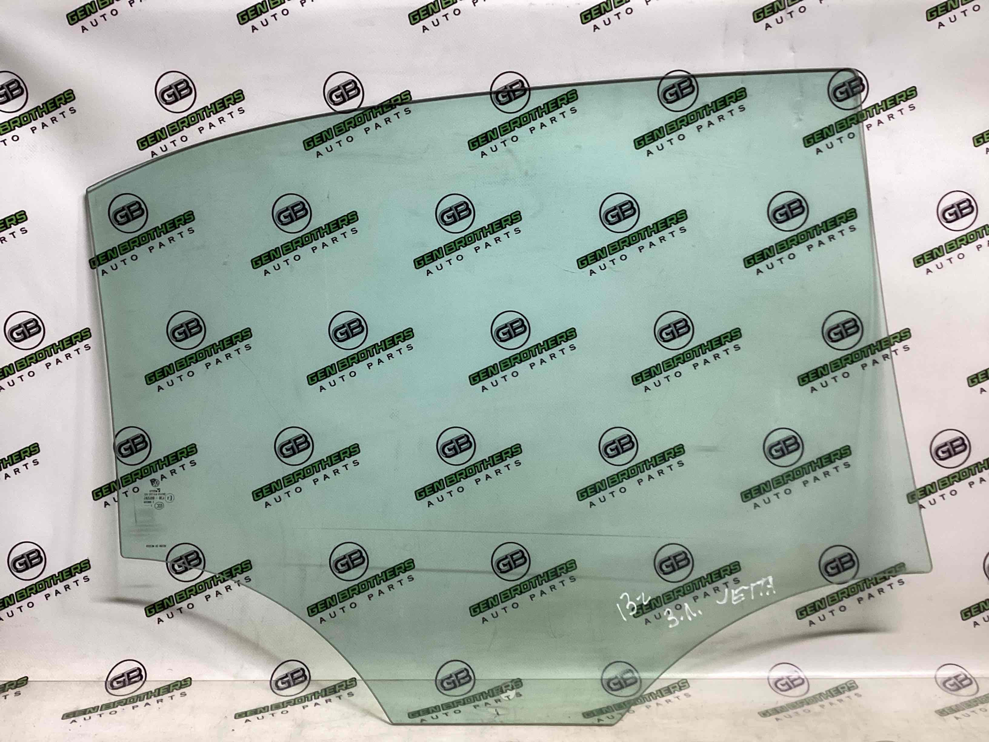 Скло заднє ліве