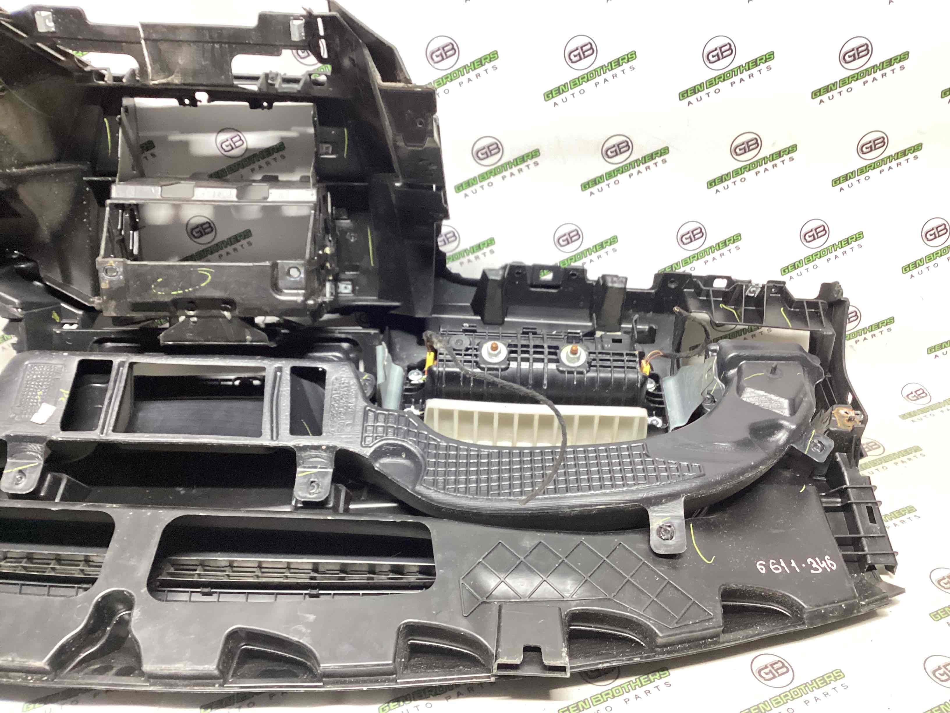 Панель передня салону торпедо