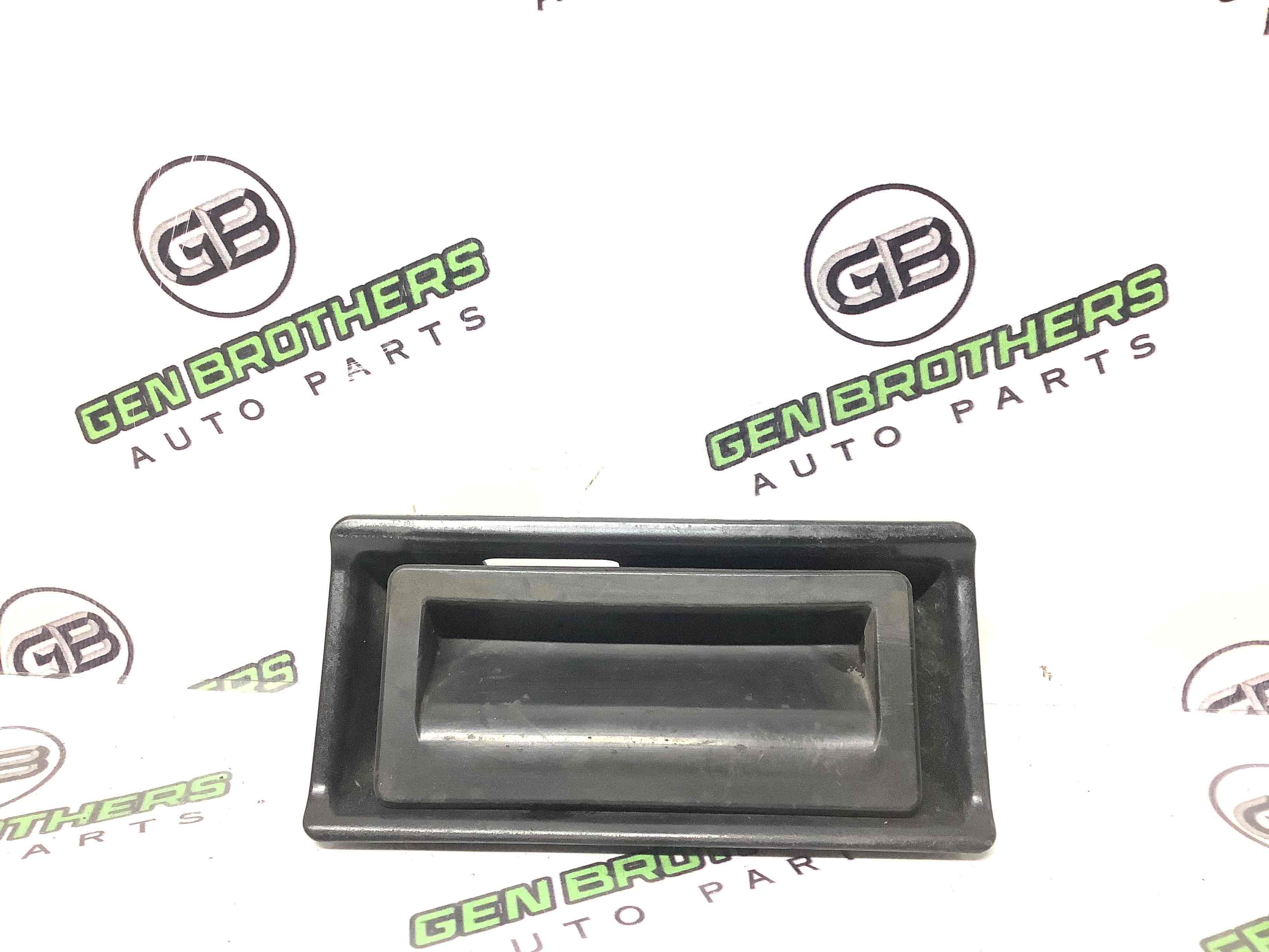 Кнопка відкриття багажника