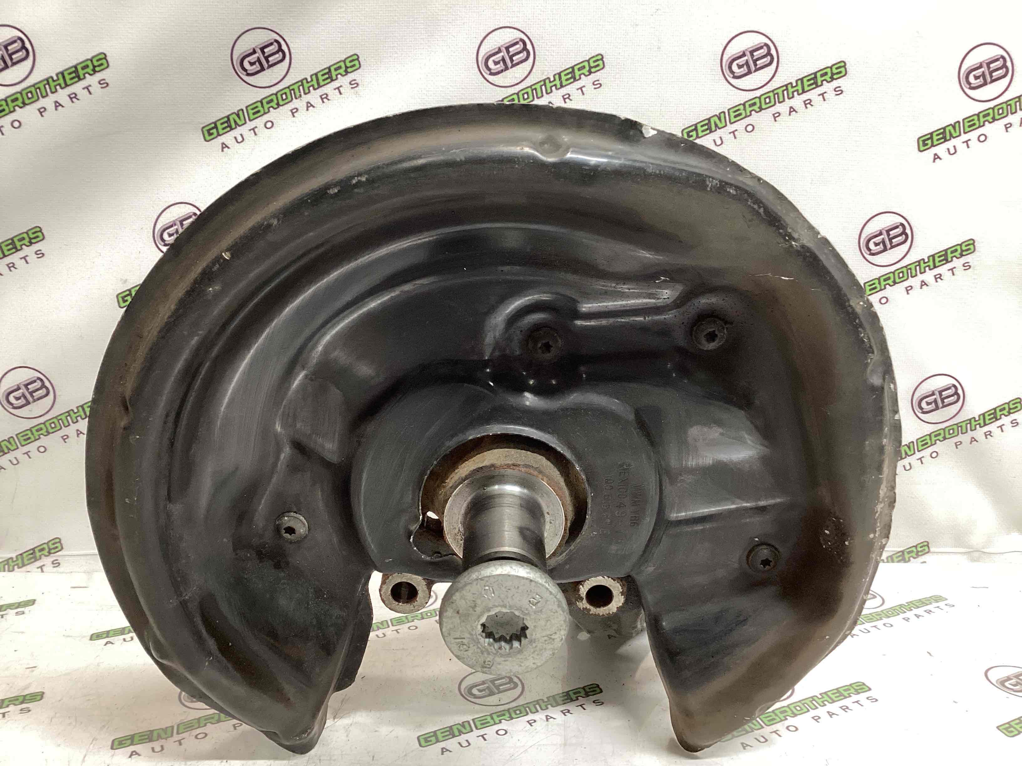 Кулак задній лівий