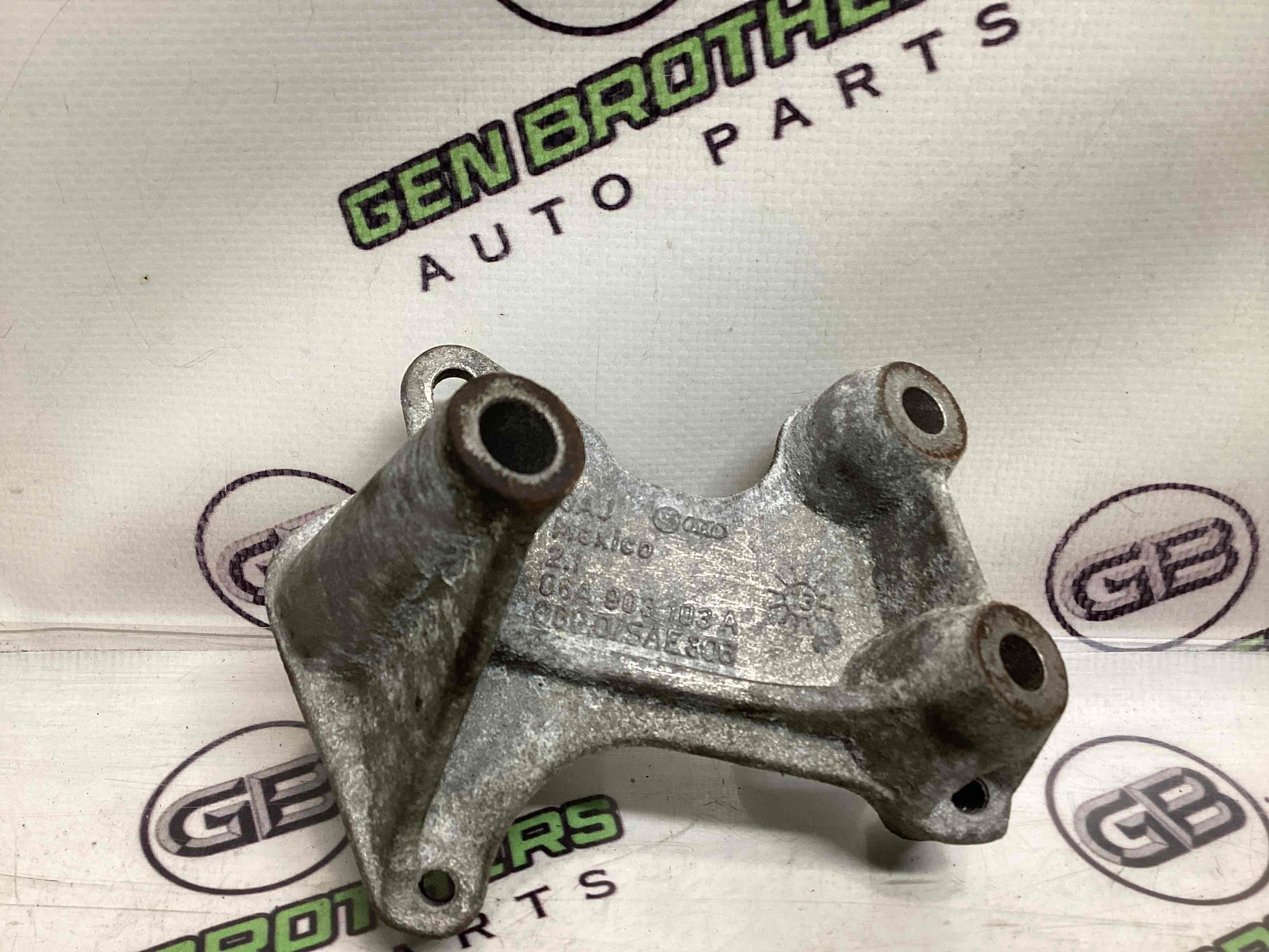 Кріплення, кронштейн