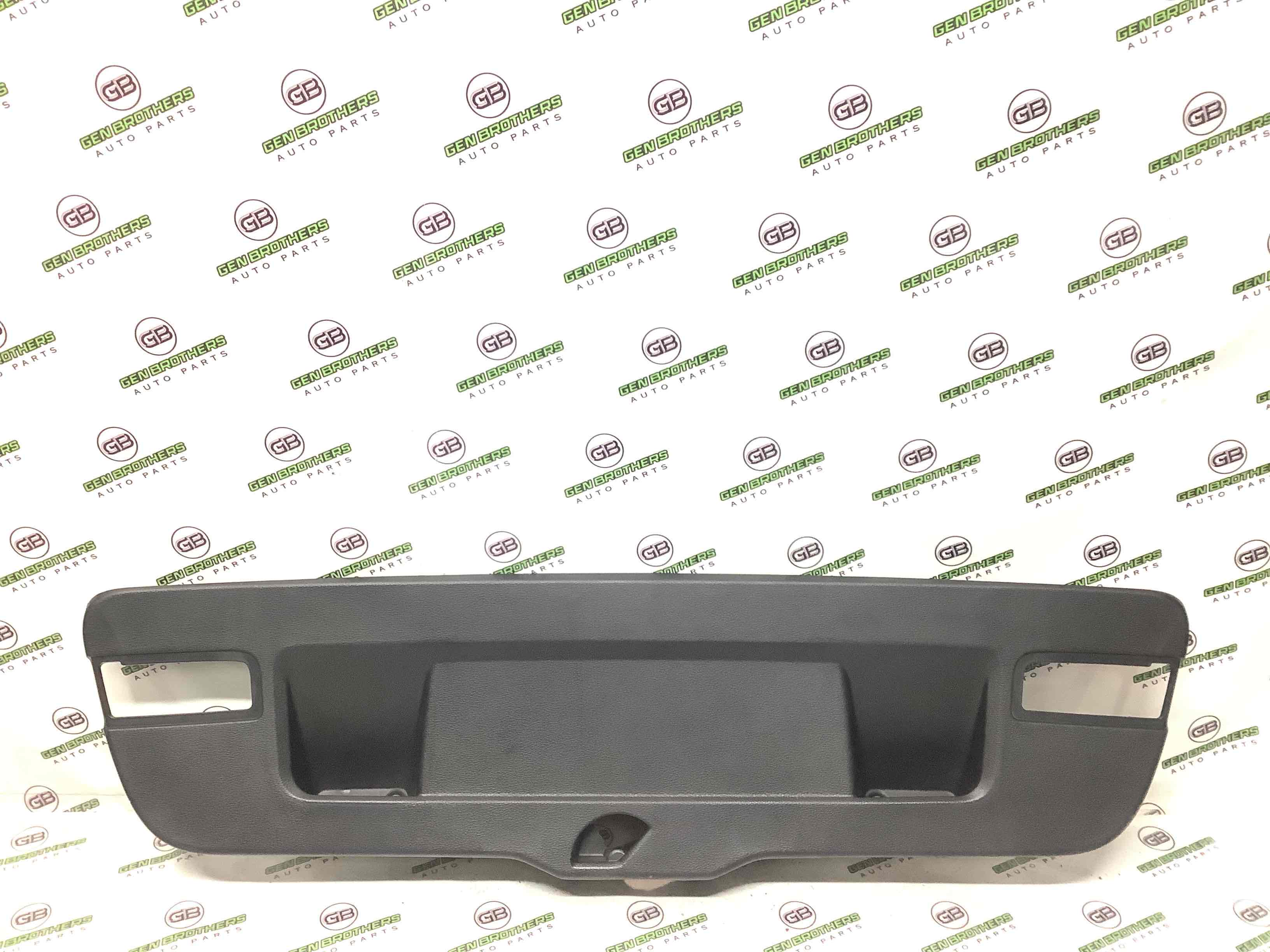 Обшивка кришки багажника