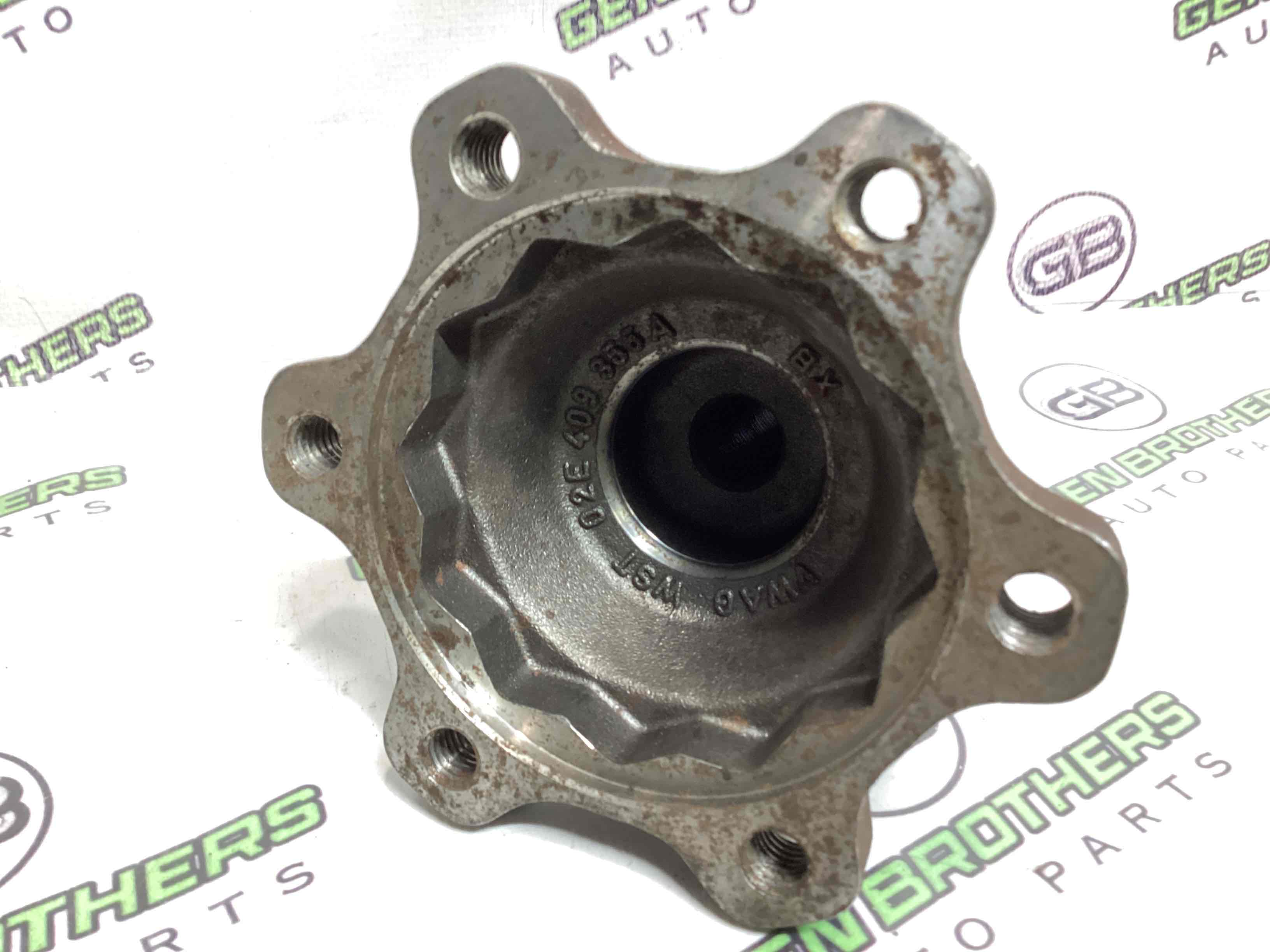 Напіввісь привідний вал