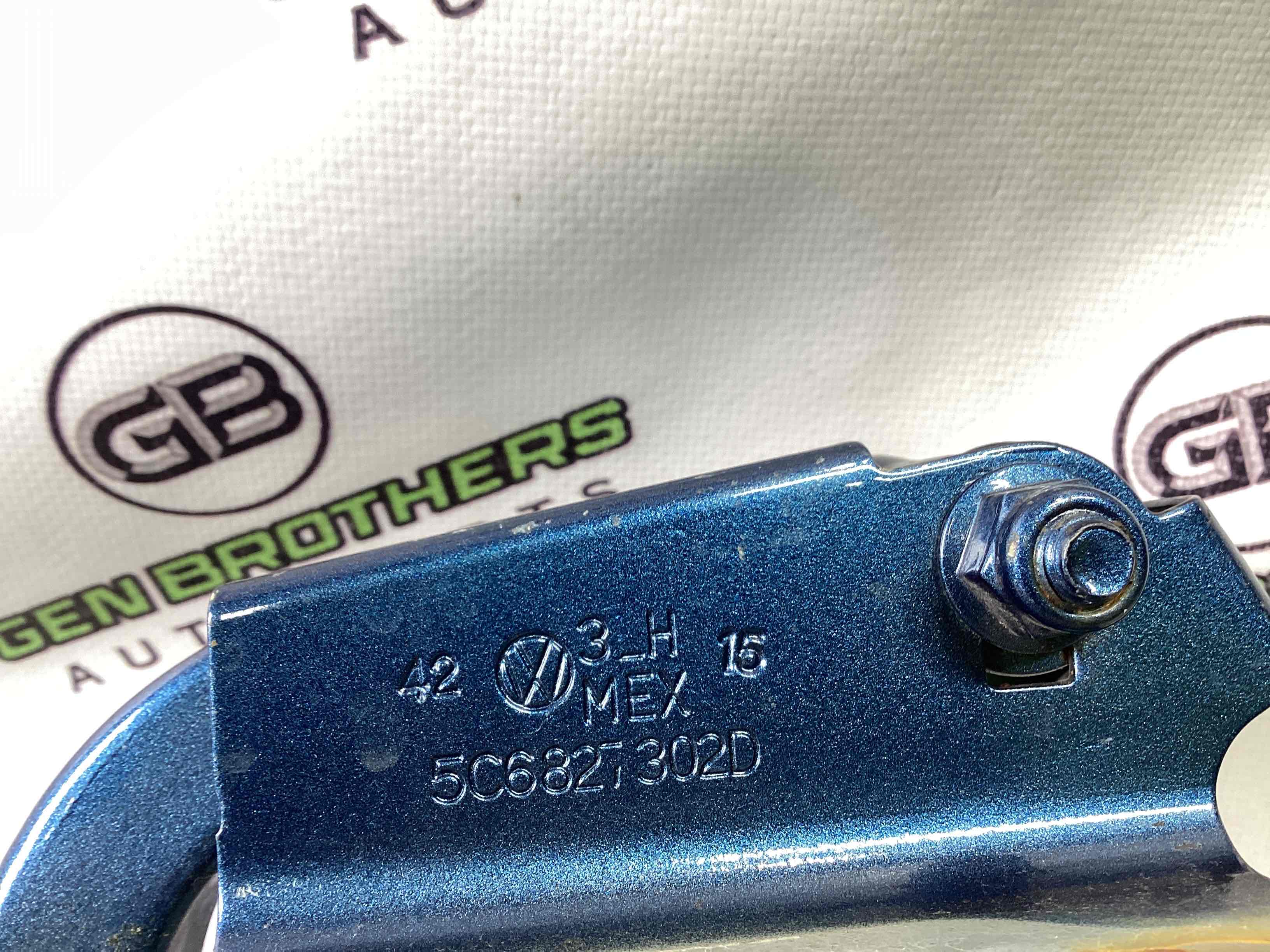 Петля кришки багажника, двері багажника