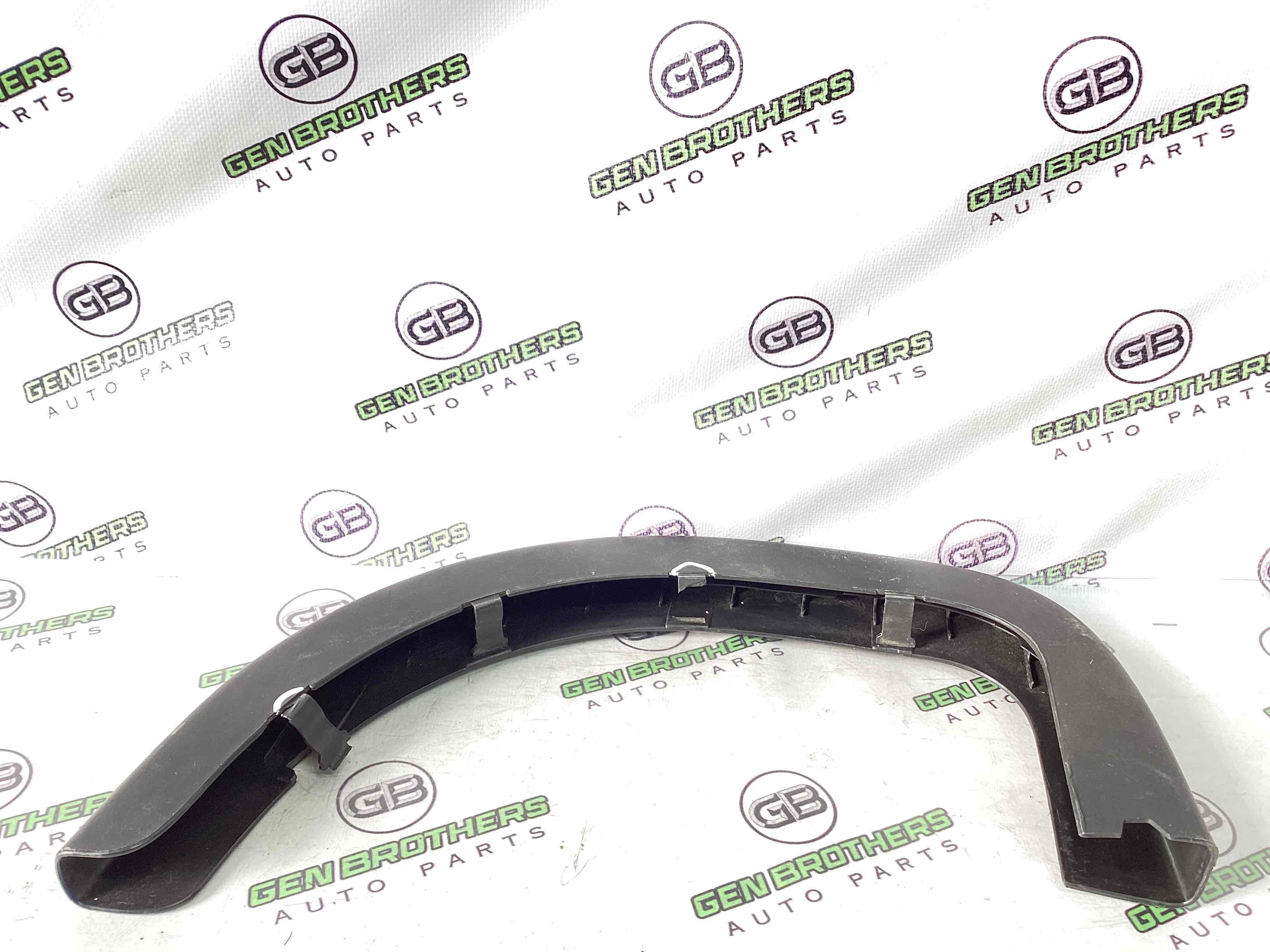 Накладка петлі кришки багажника