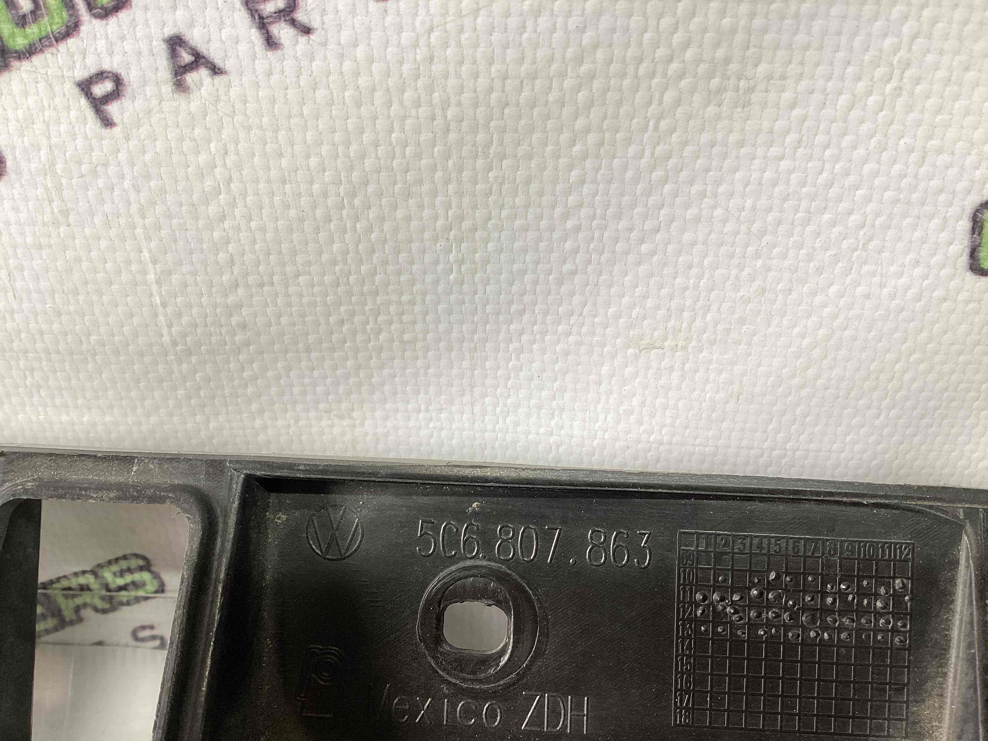 Кріплення заднього бампера центральне