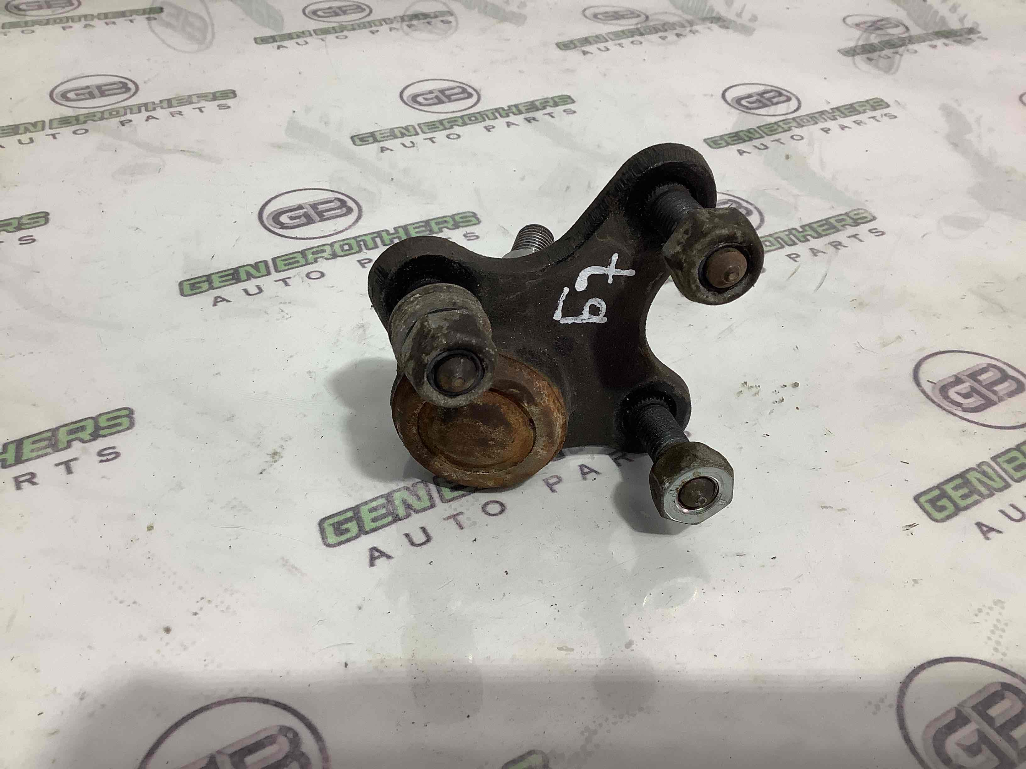 Важіль передній