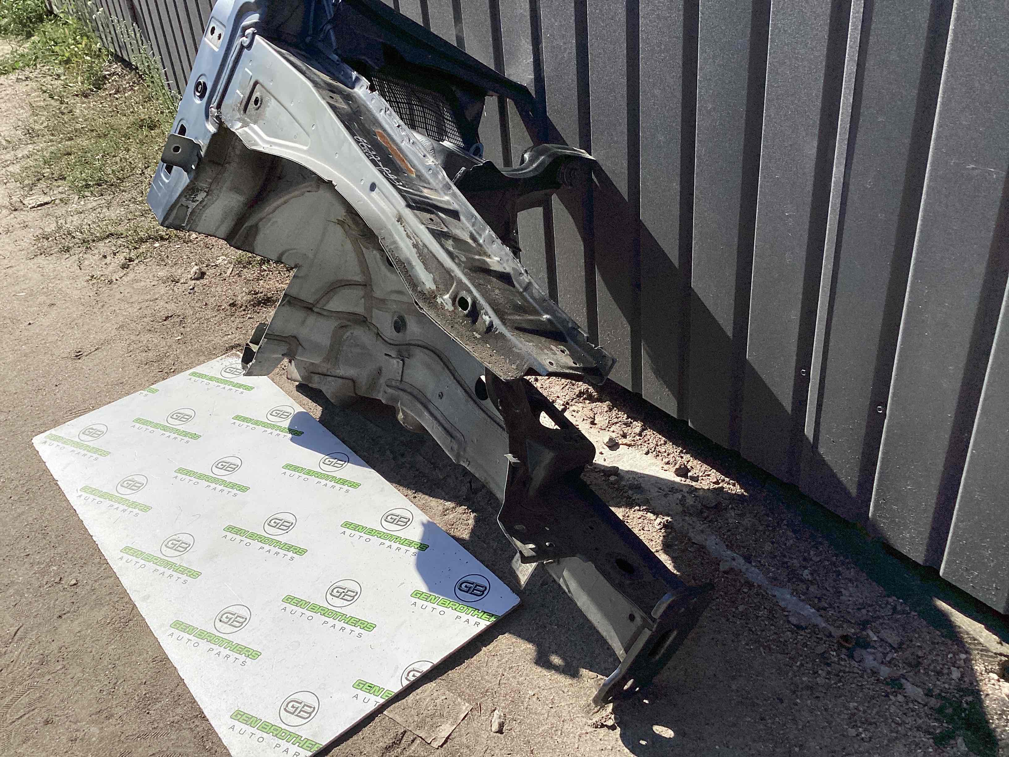 Чверть передня права