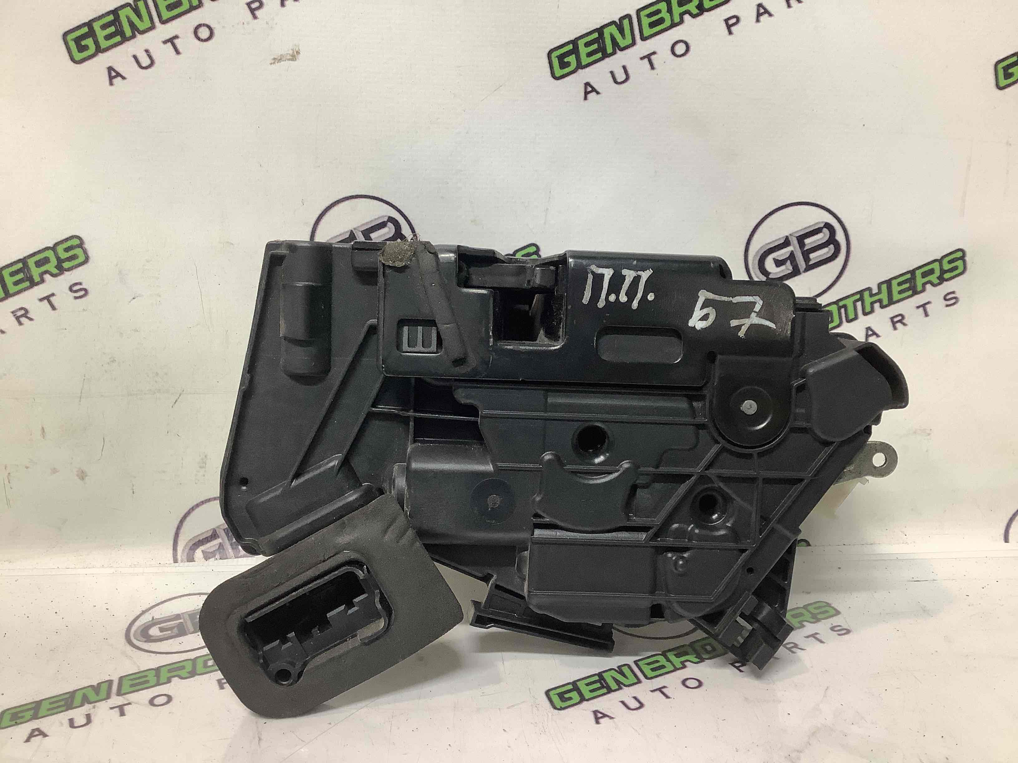 Замок дверей передньої правої