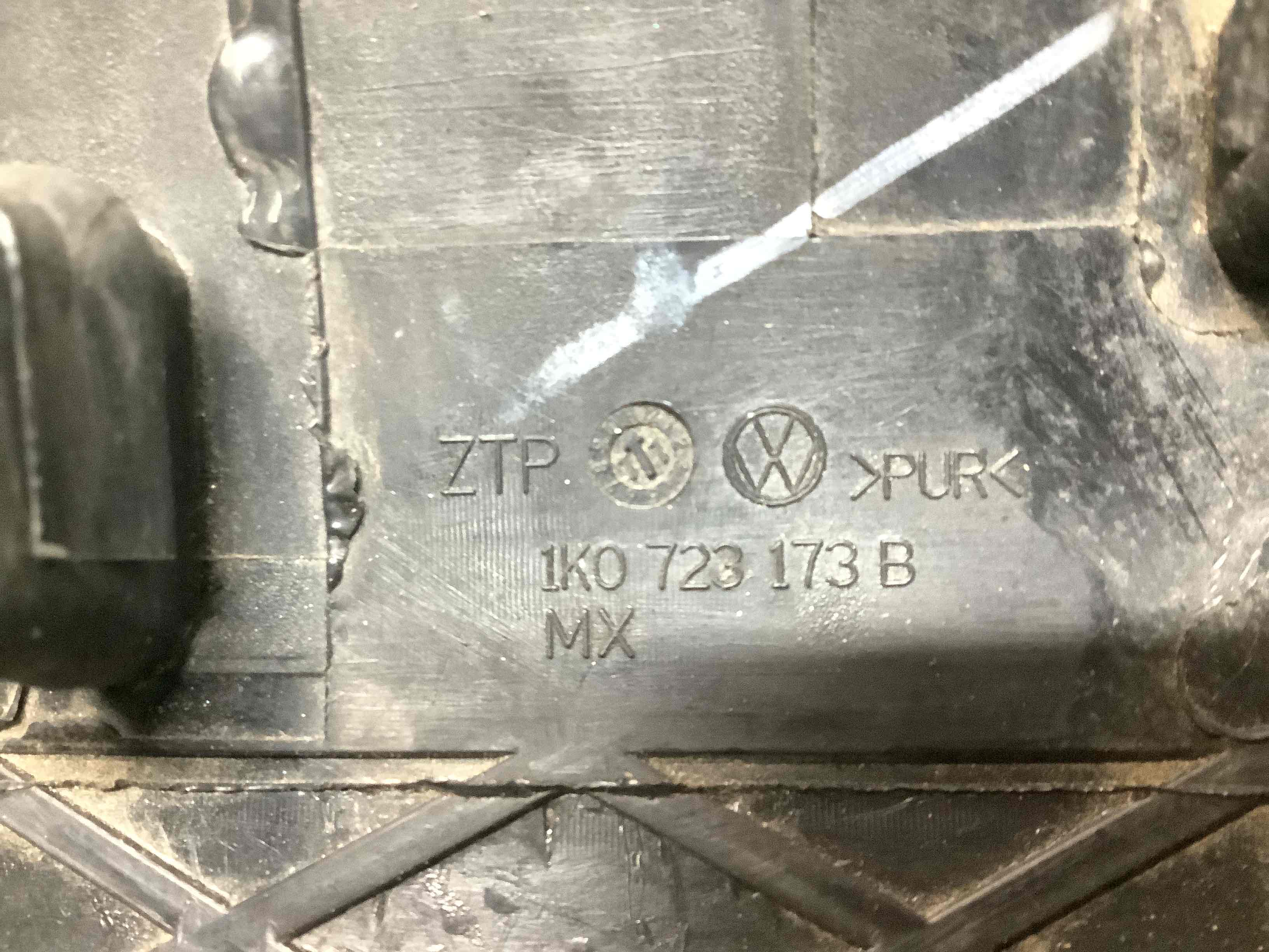 Пластикові елементи салону