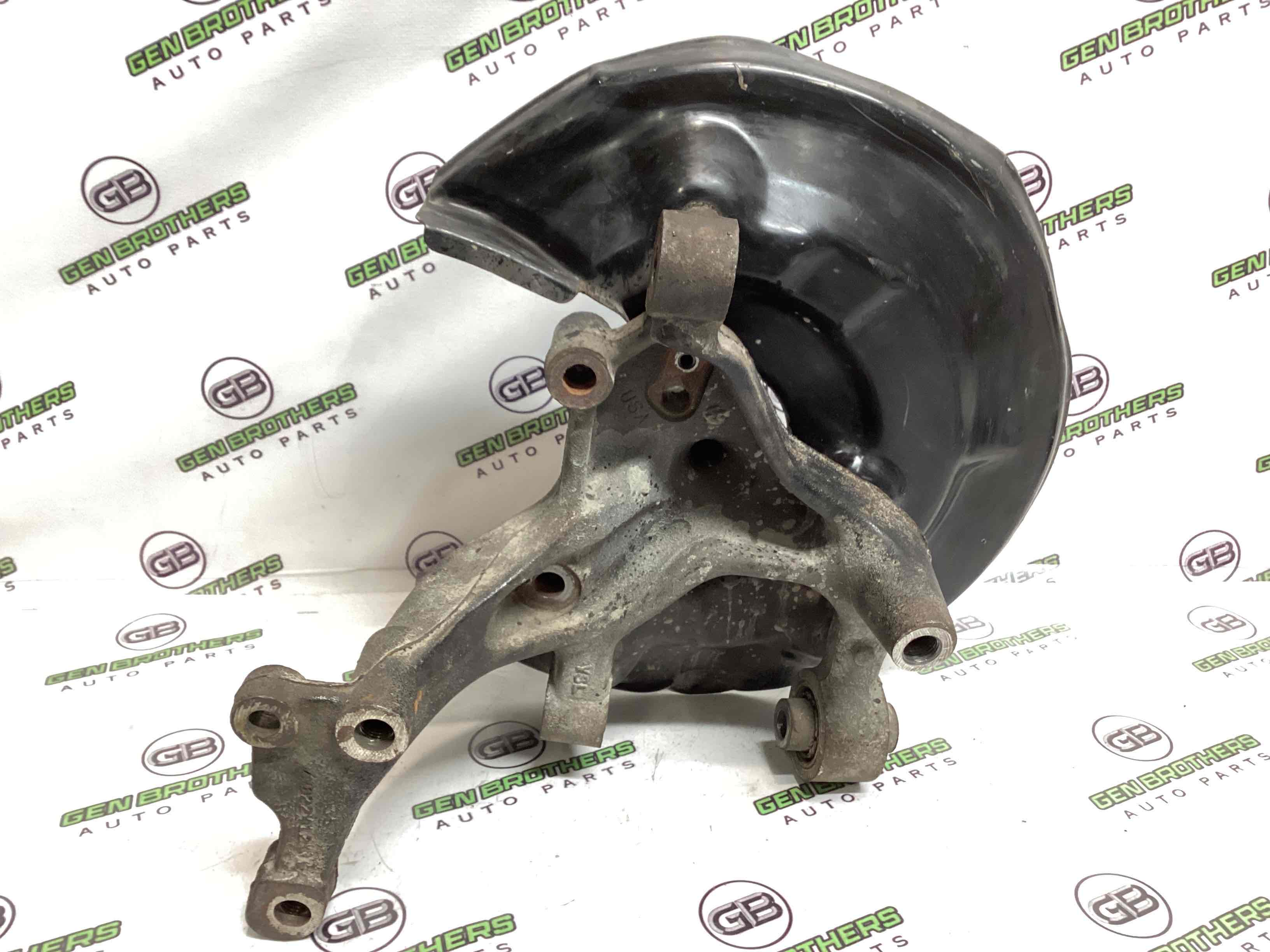 Кулак задній правий