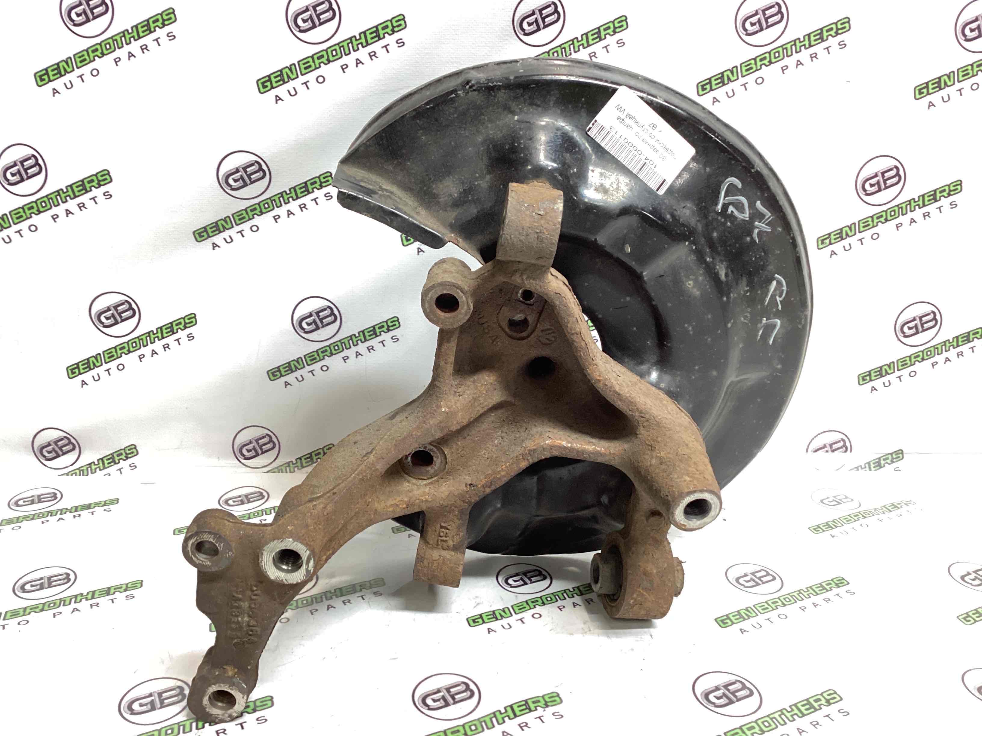 Кулак задній правий