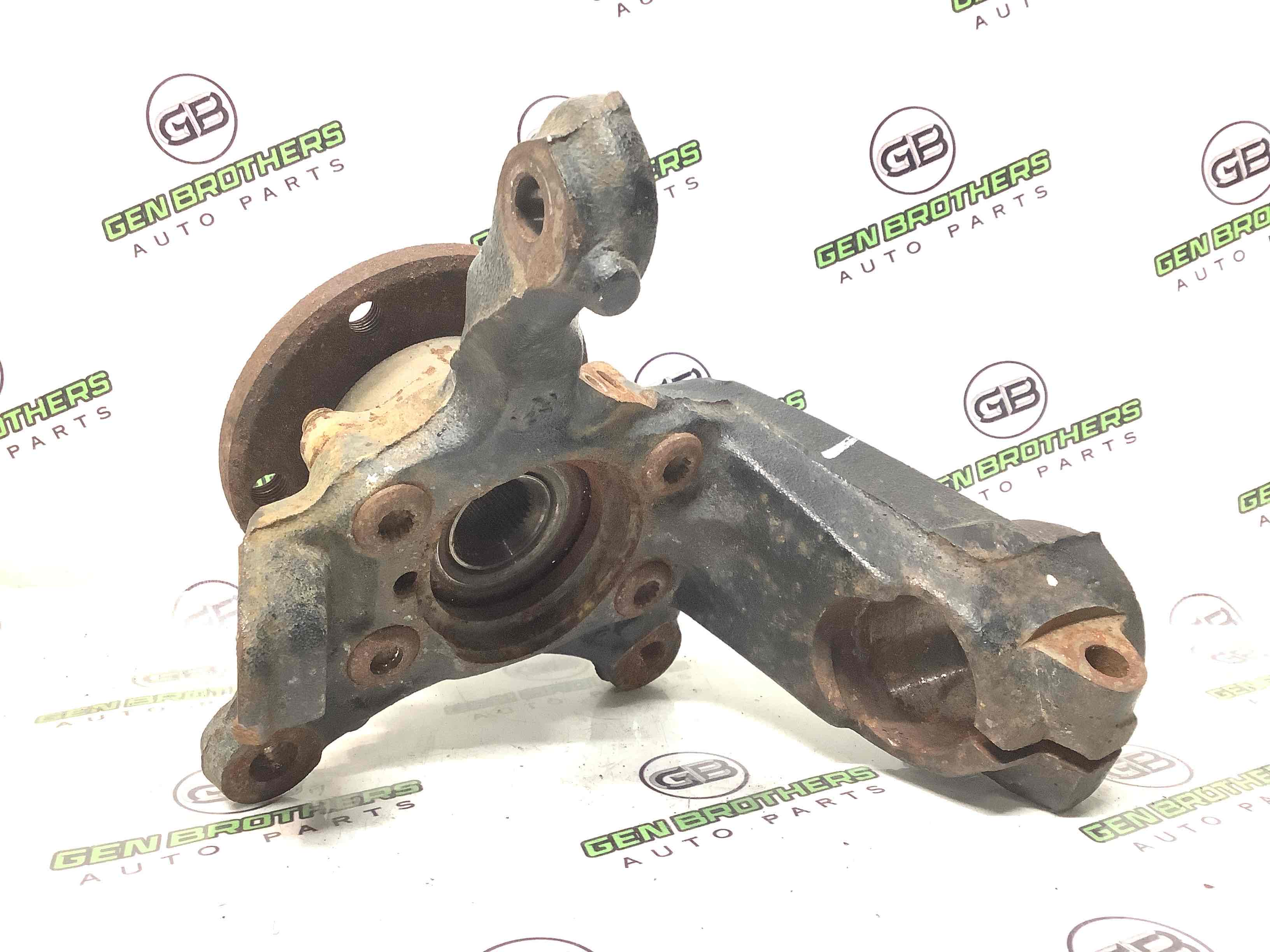 Кулак поворотний лівий