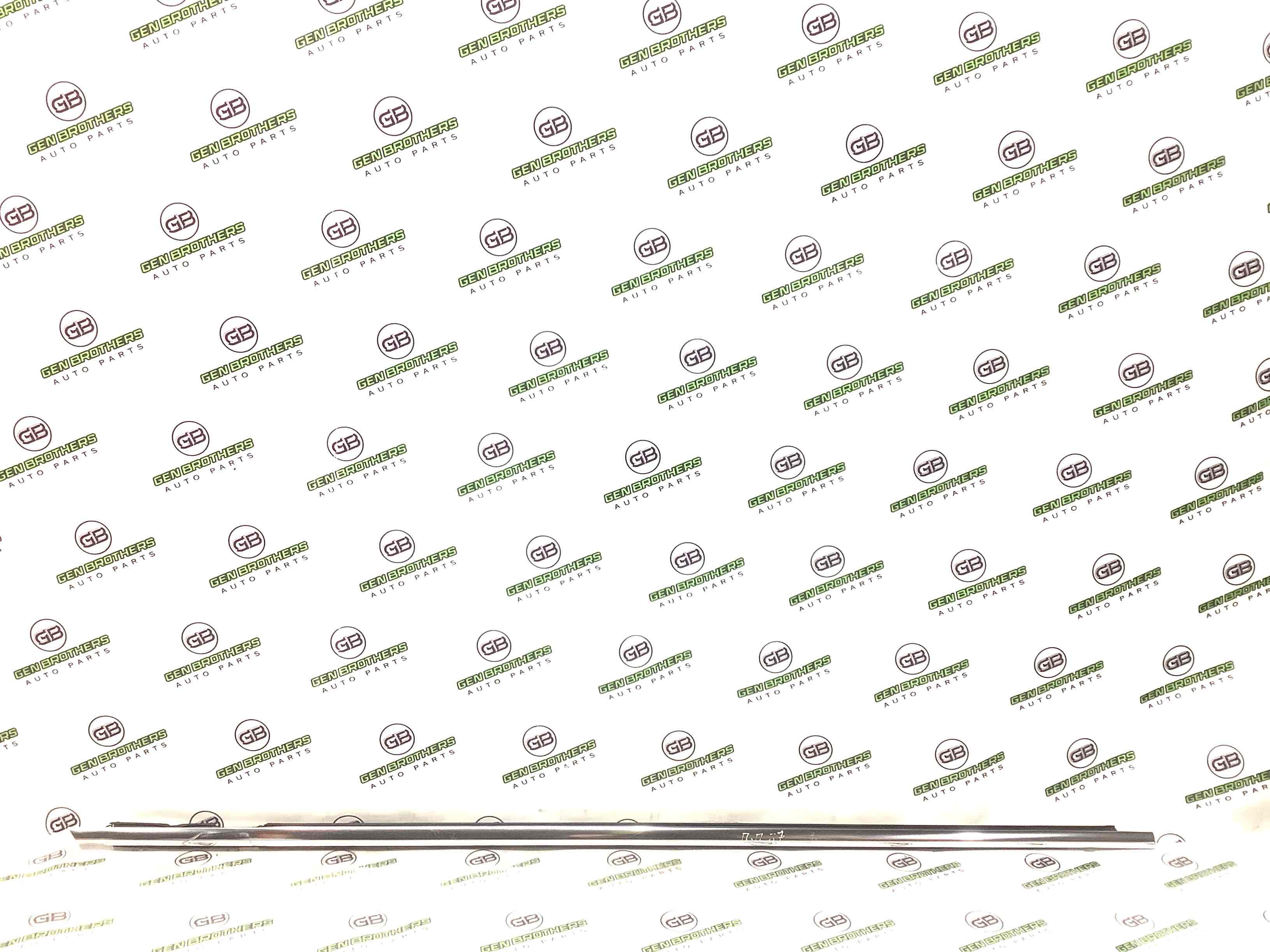 Молдинг двері передньої правої