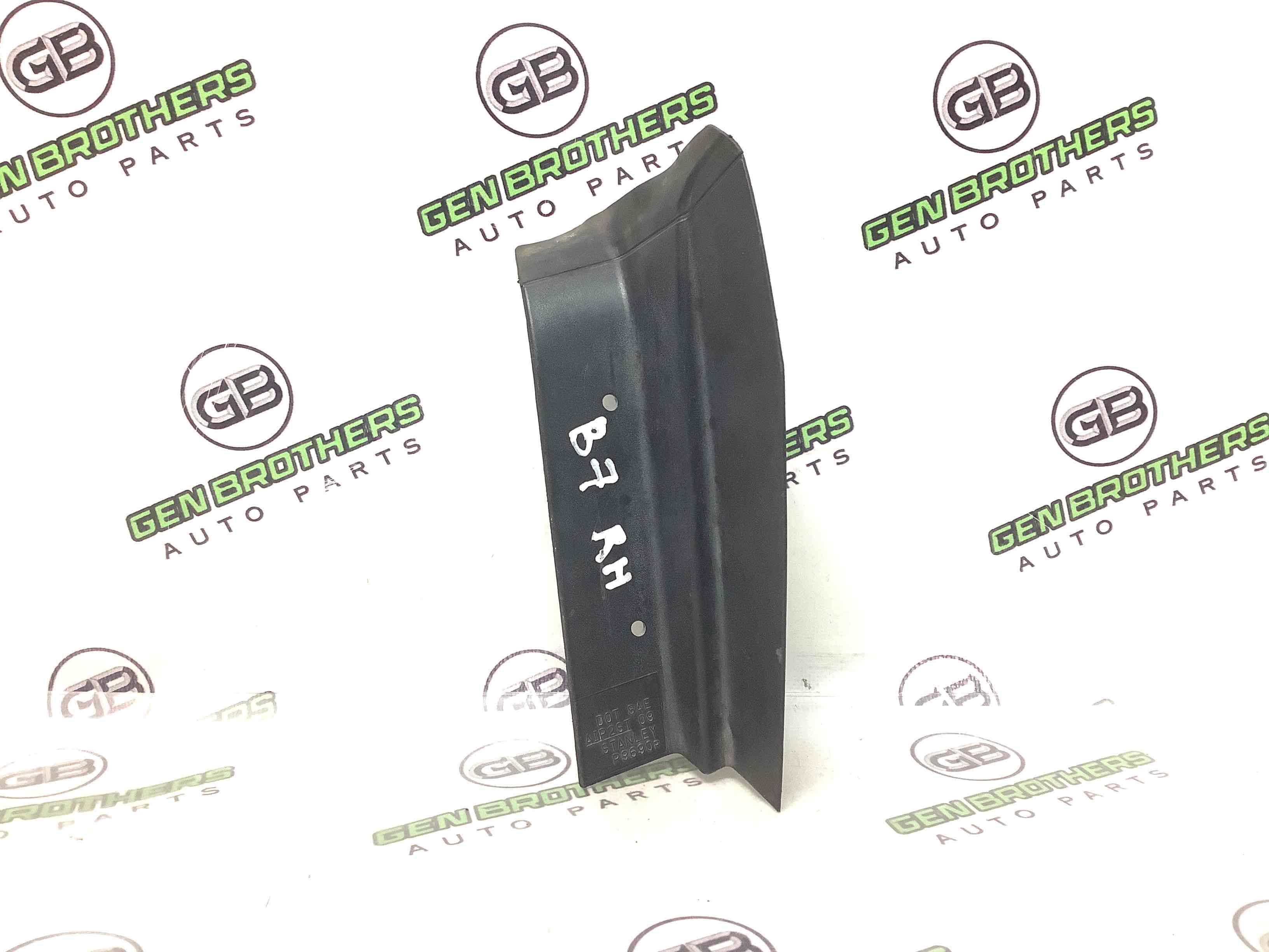 Накладка заднього ліхтаря