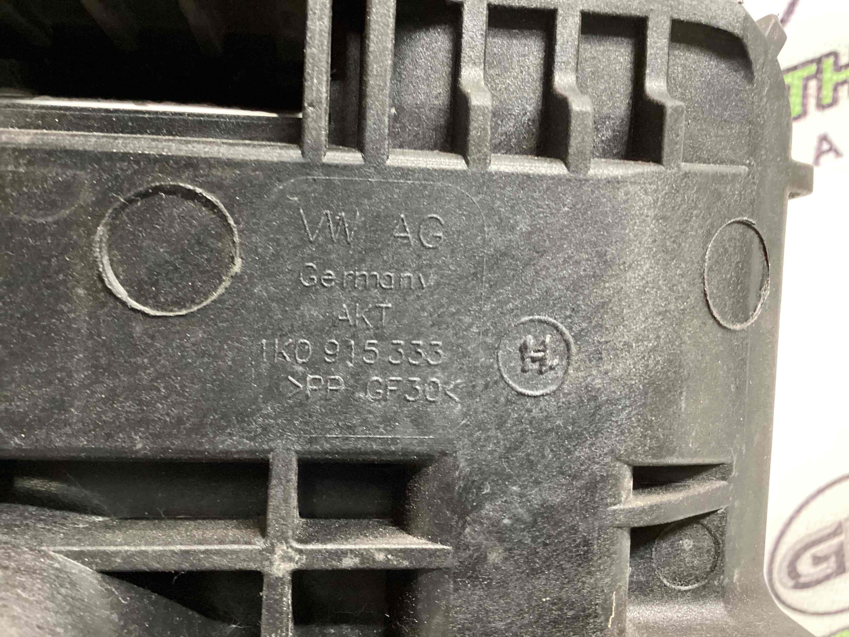 Полиця акумулятора, кришка, кріплення майданчик АКБ