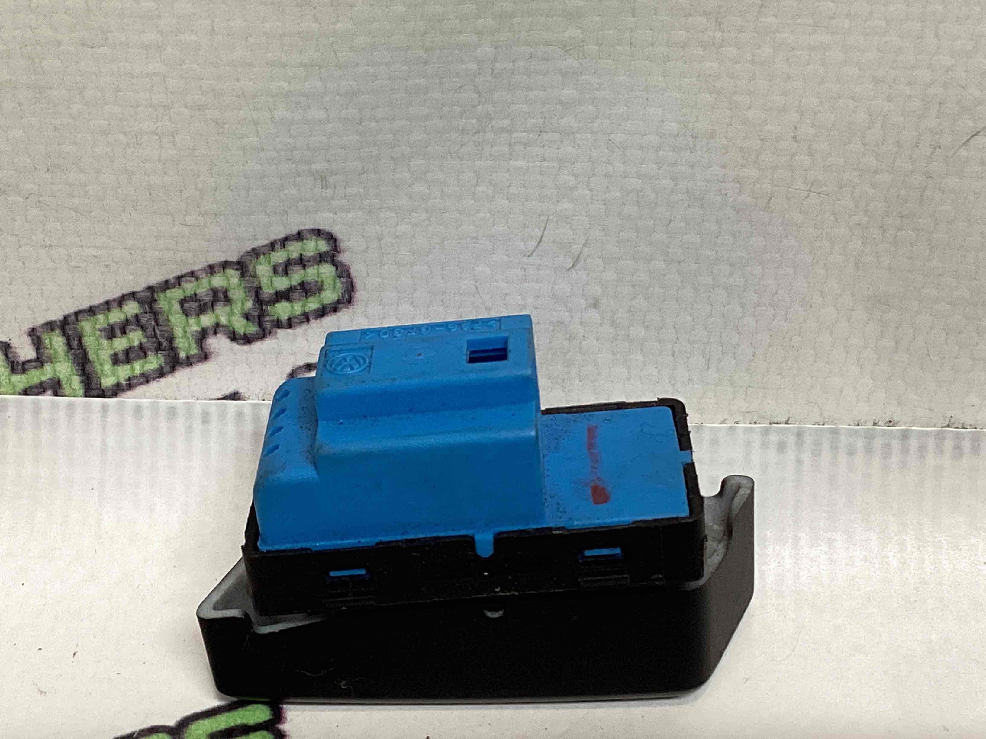 Кнопка центрального замку