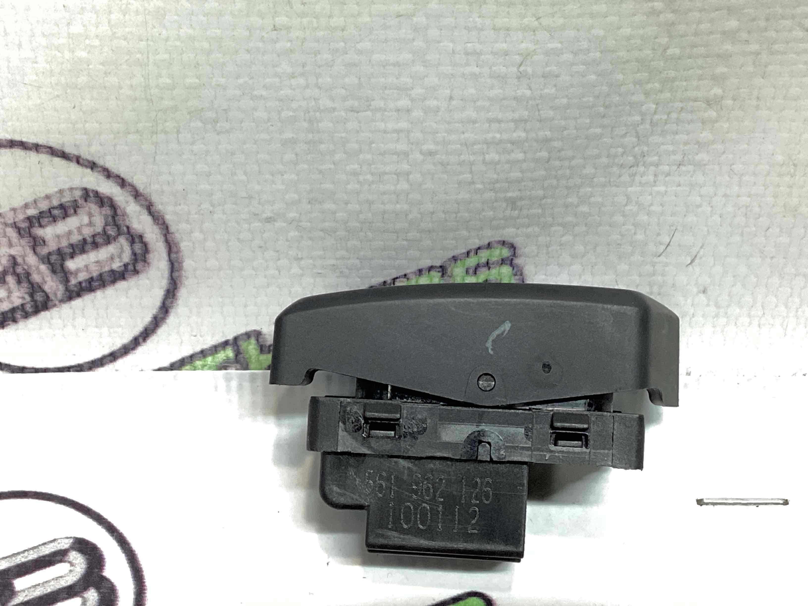 Кнопки керування склопідйомниками