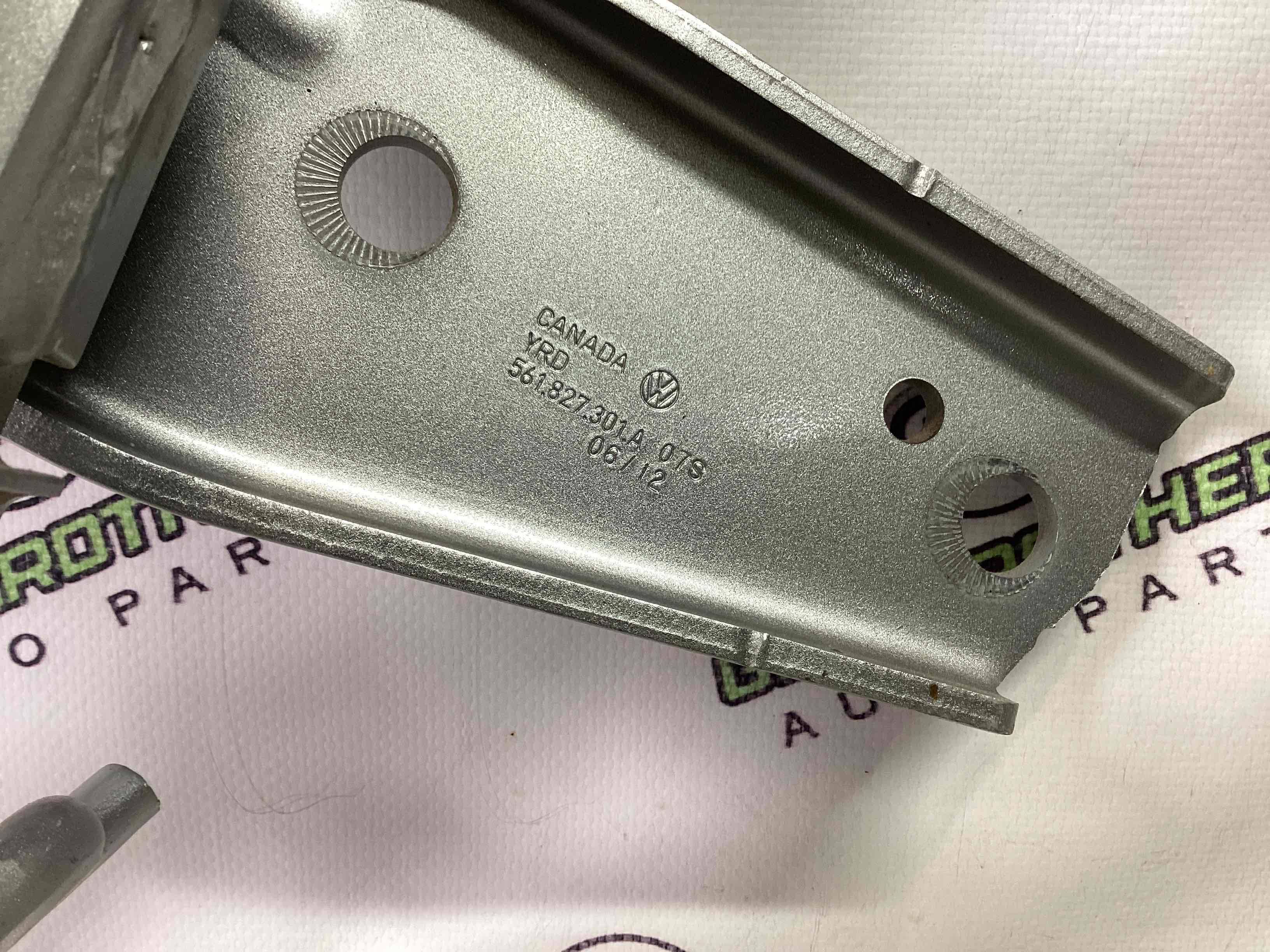 Петля кришки багажника, двері багажника