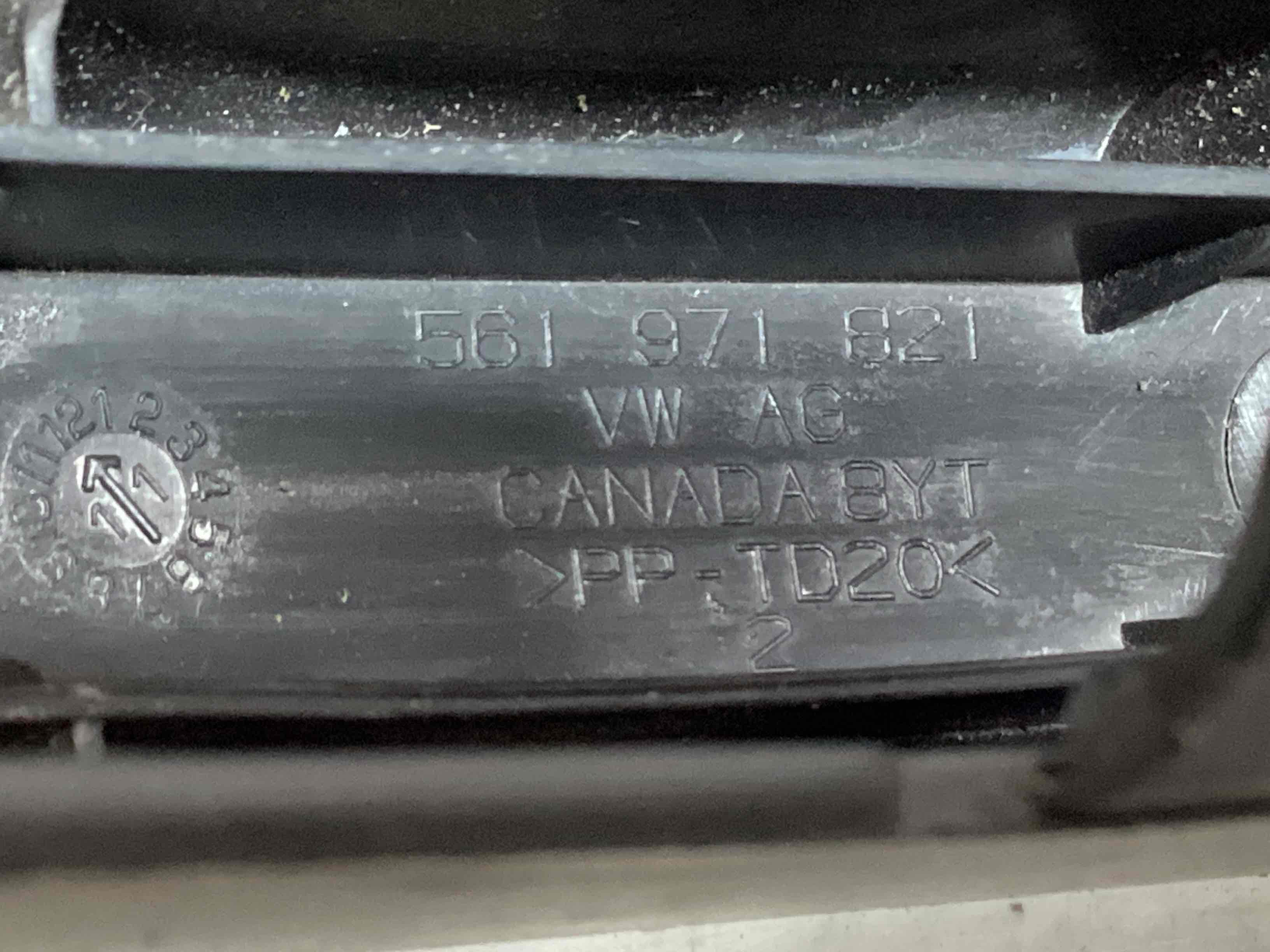 Накладка петлі кришки багажника