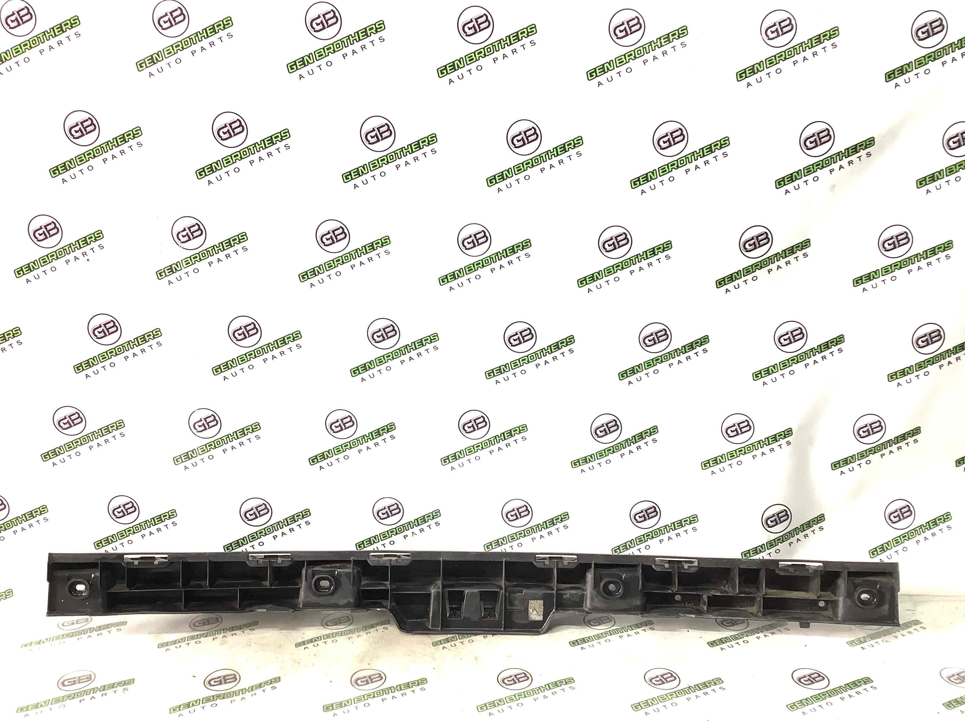 Кріплення заднього бампера центральне