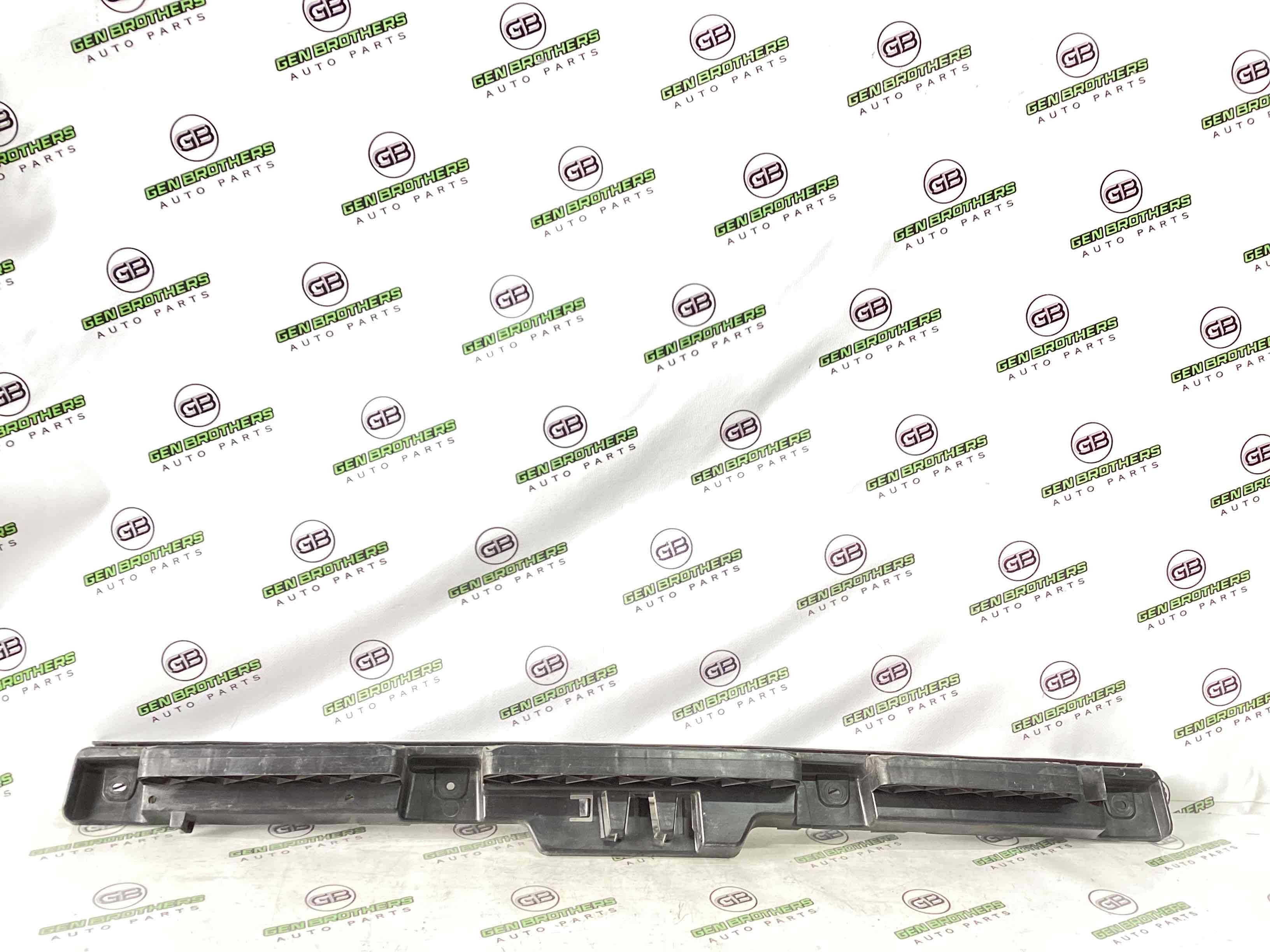 Кріплення заднього бампера центральне