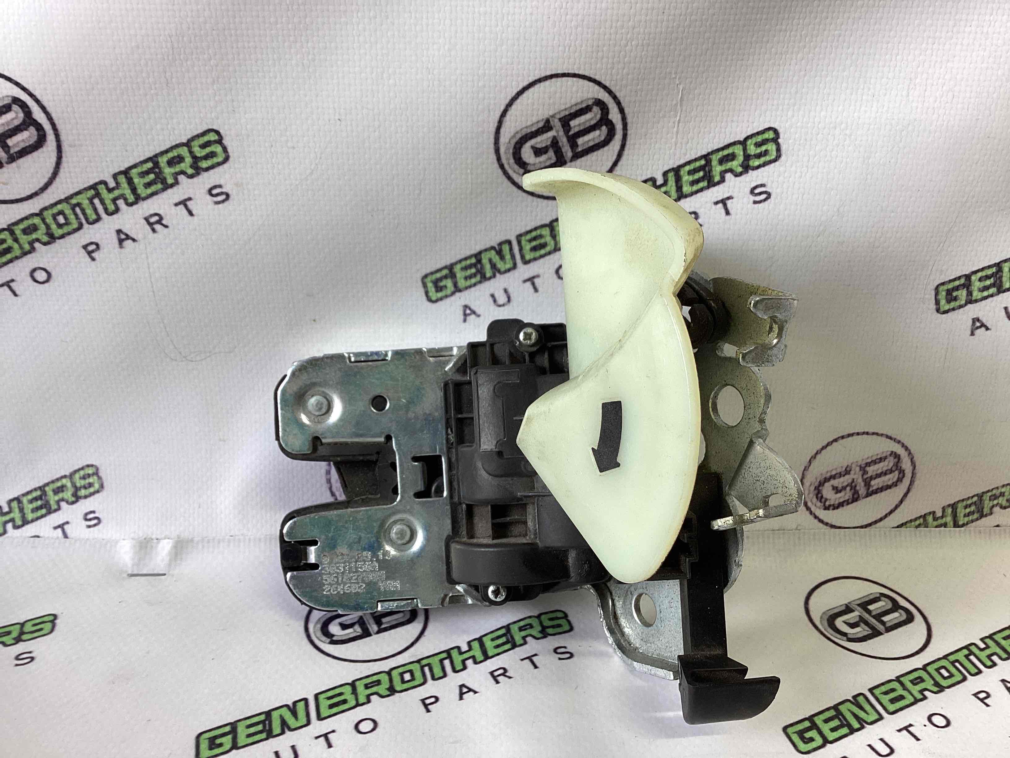 Замок багажника