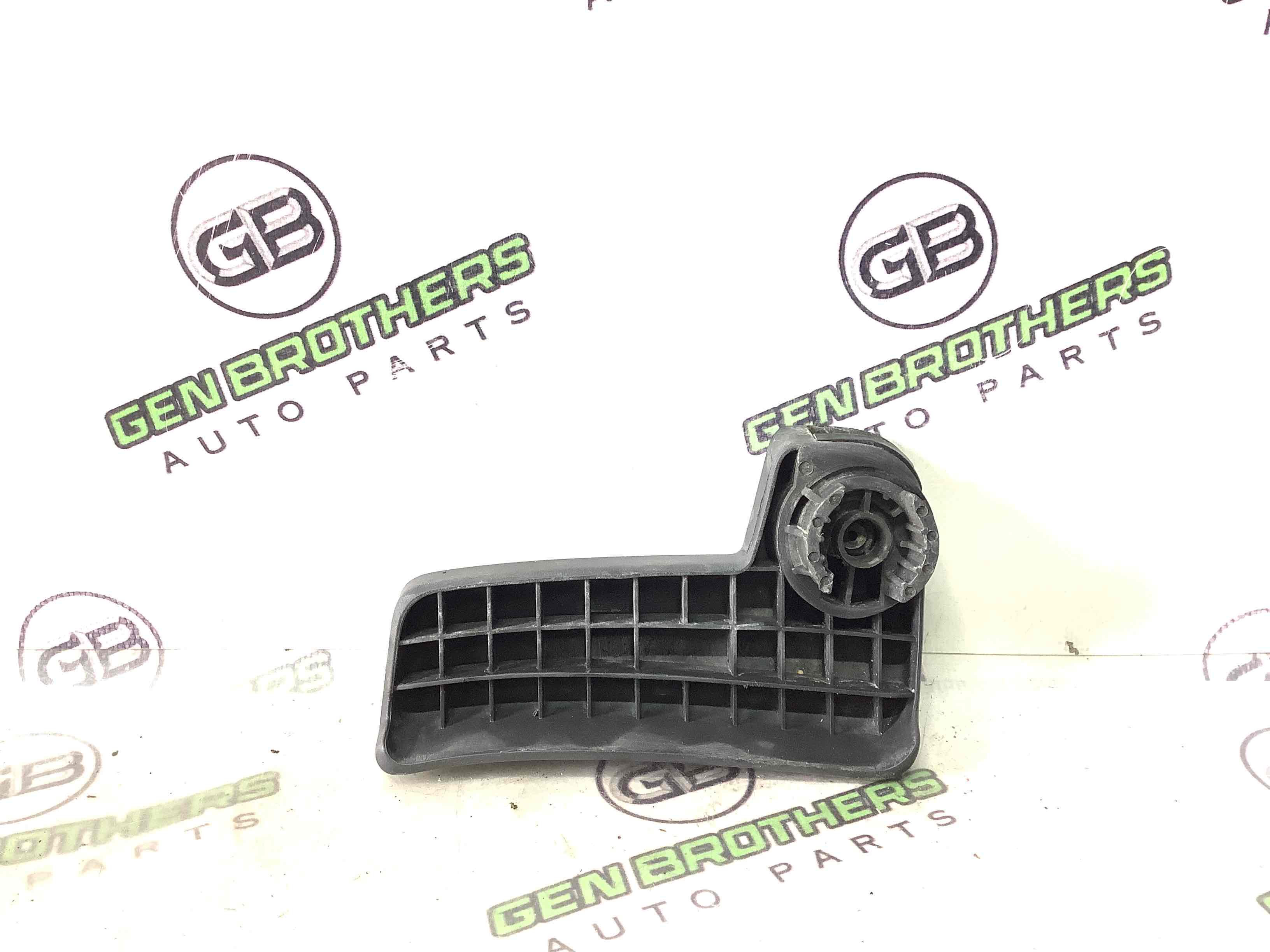 Ручка відкривання капота