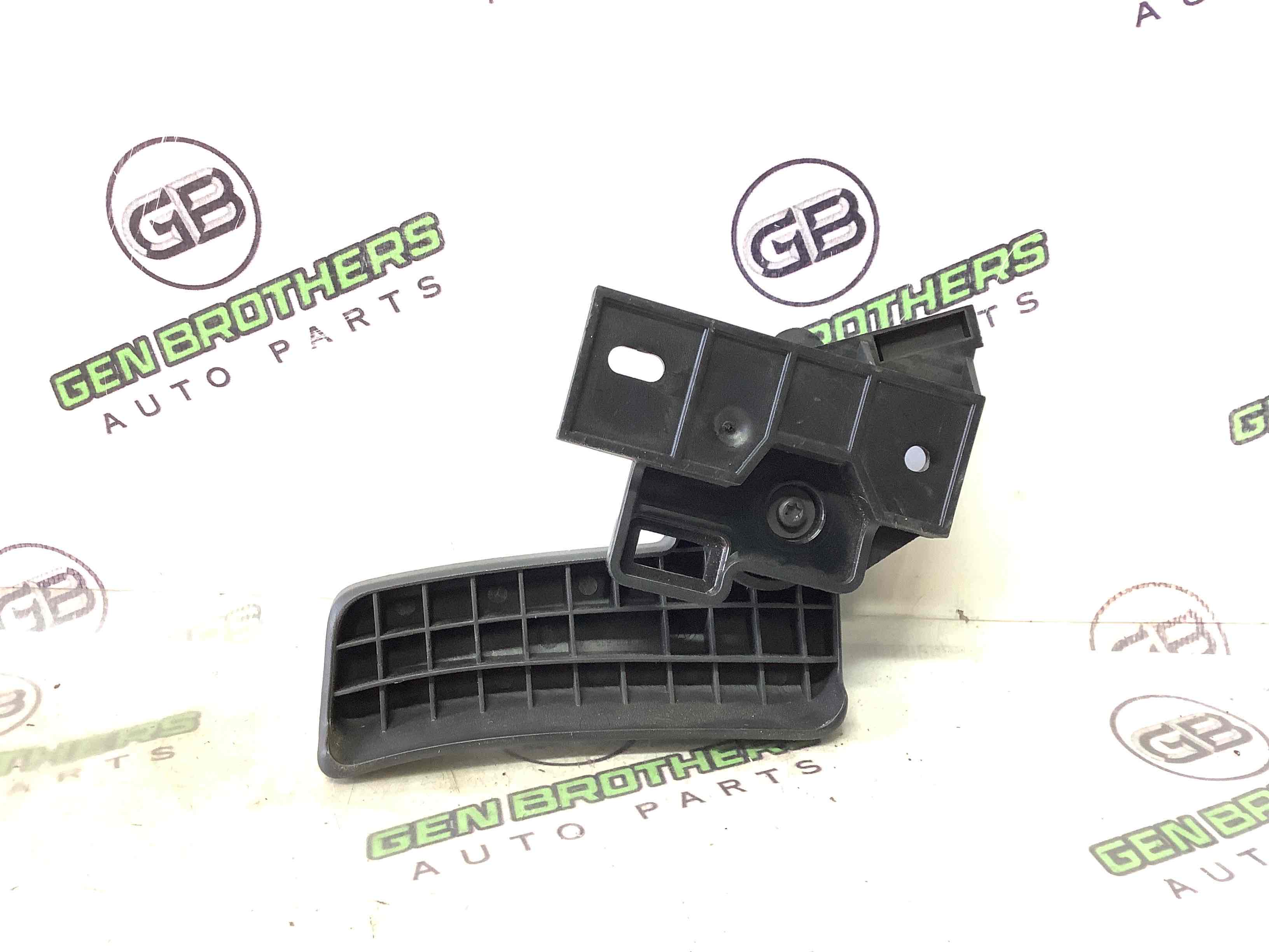 Ручка відкривання капота