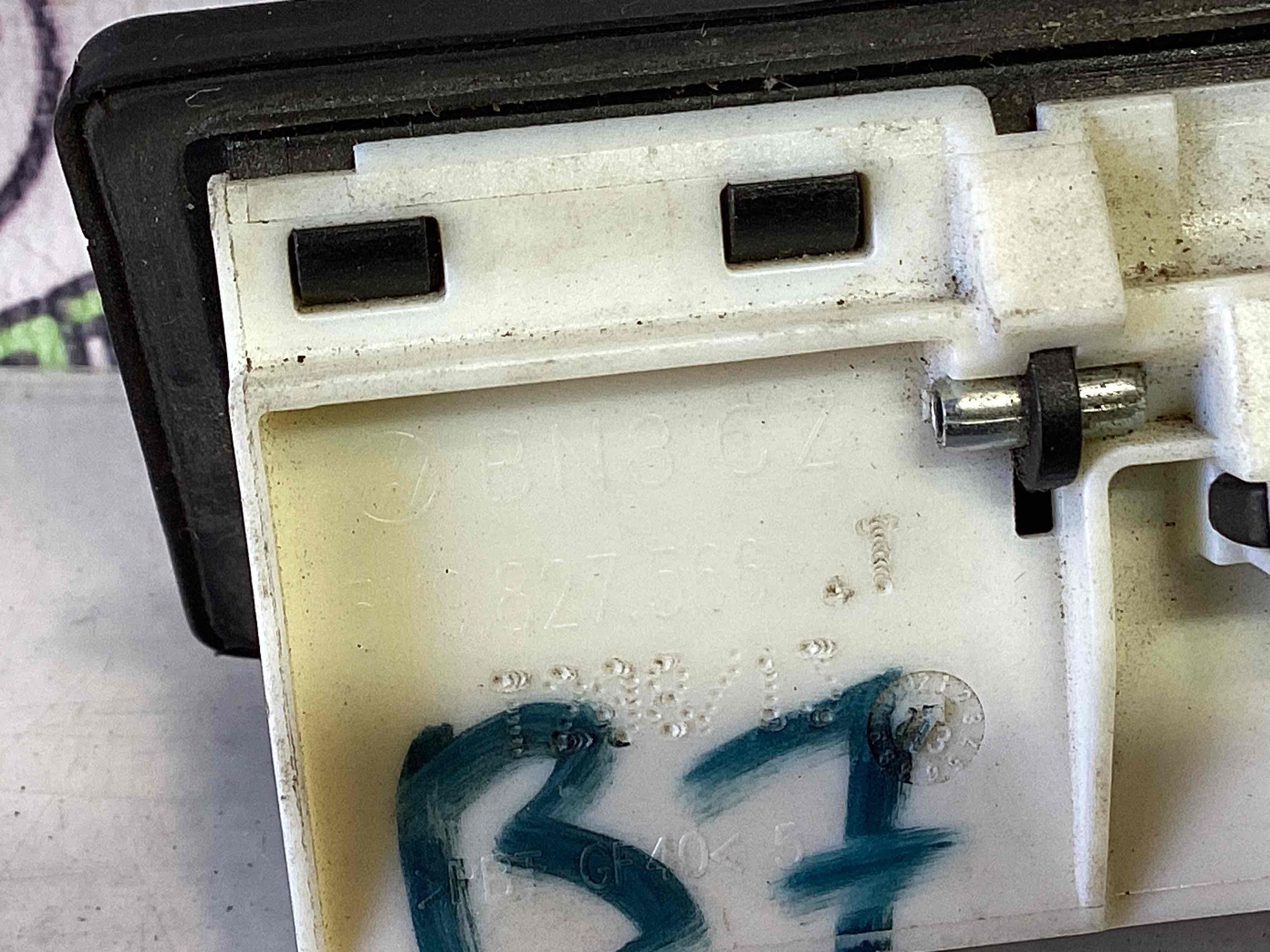 Кнопка відкриття багажника