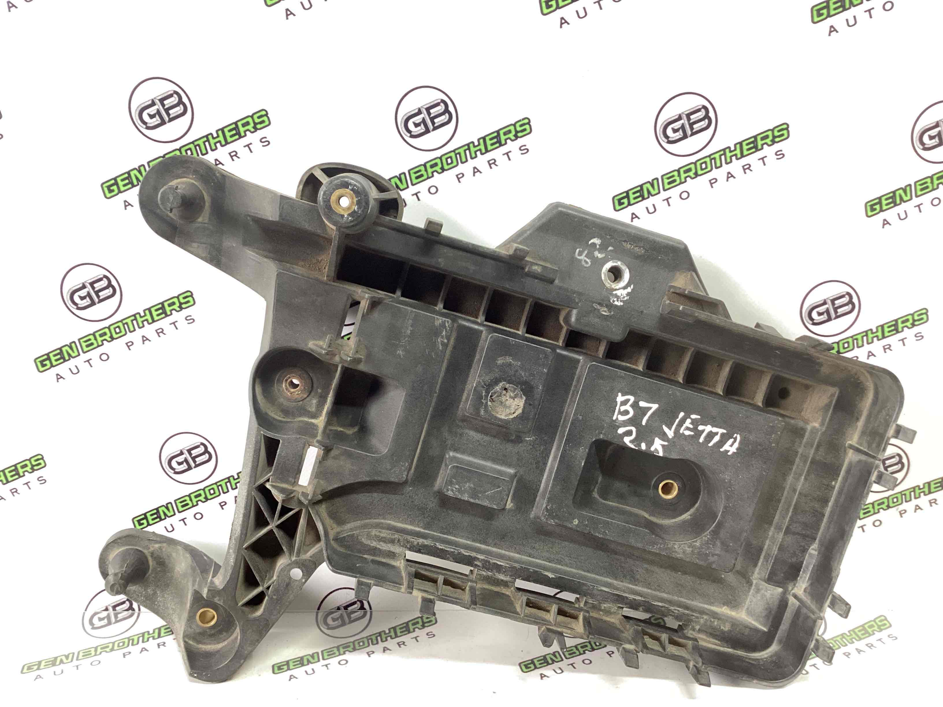 Полиця акумулятора, кришка, кріплення майданчик АКБ