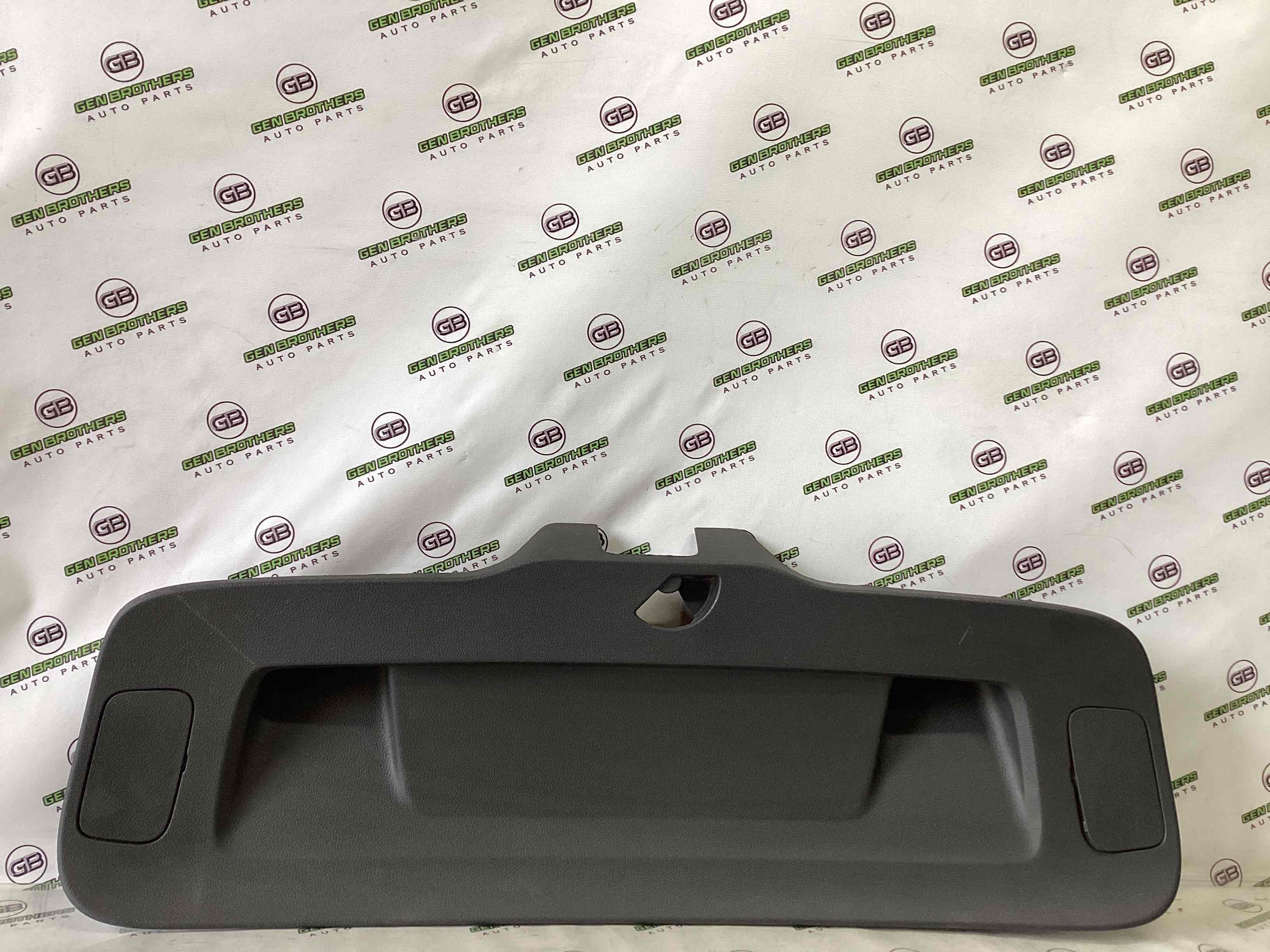 Обшивка кришки багажника