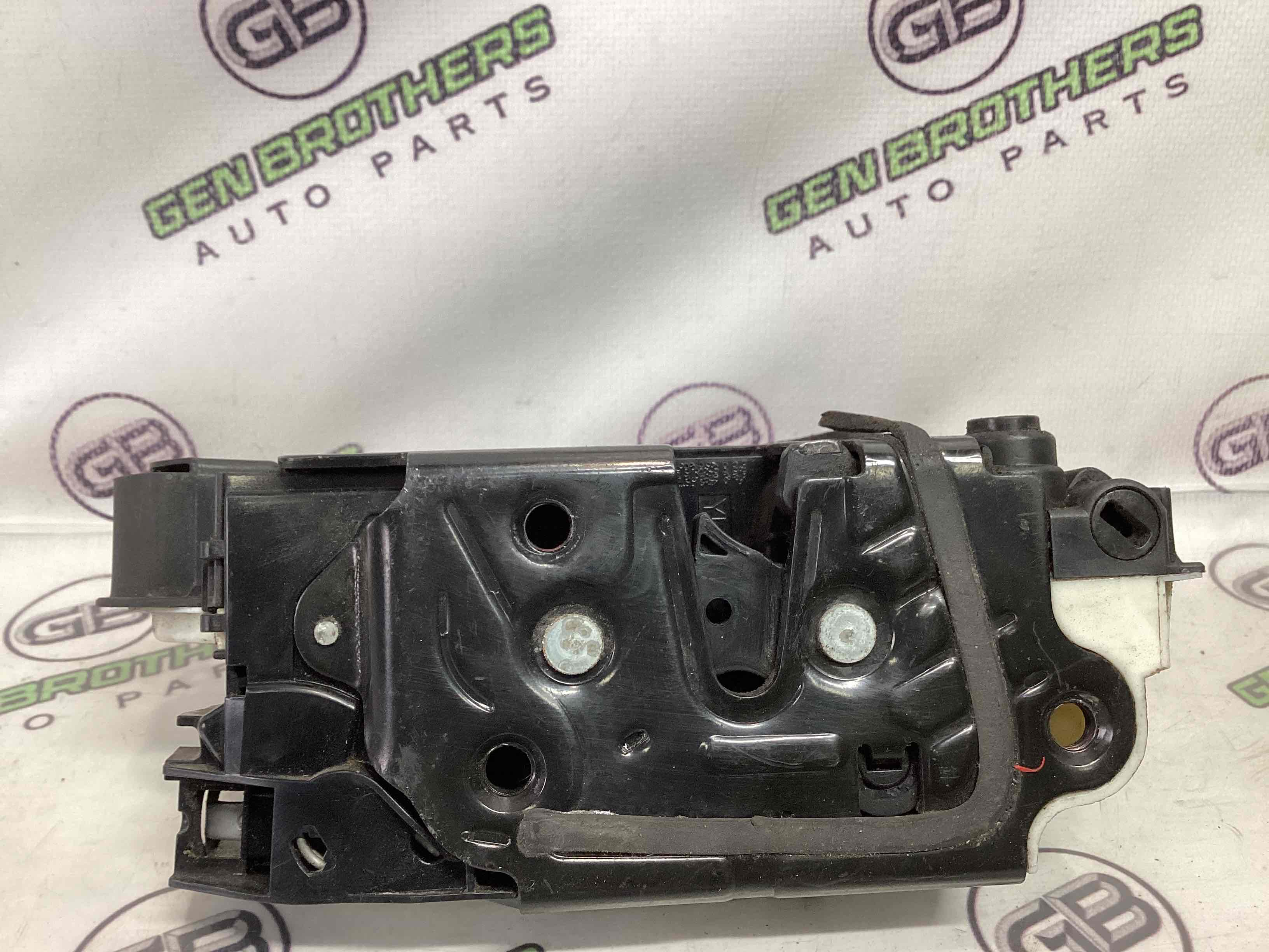 Замок дверей задньої правої