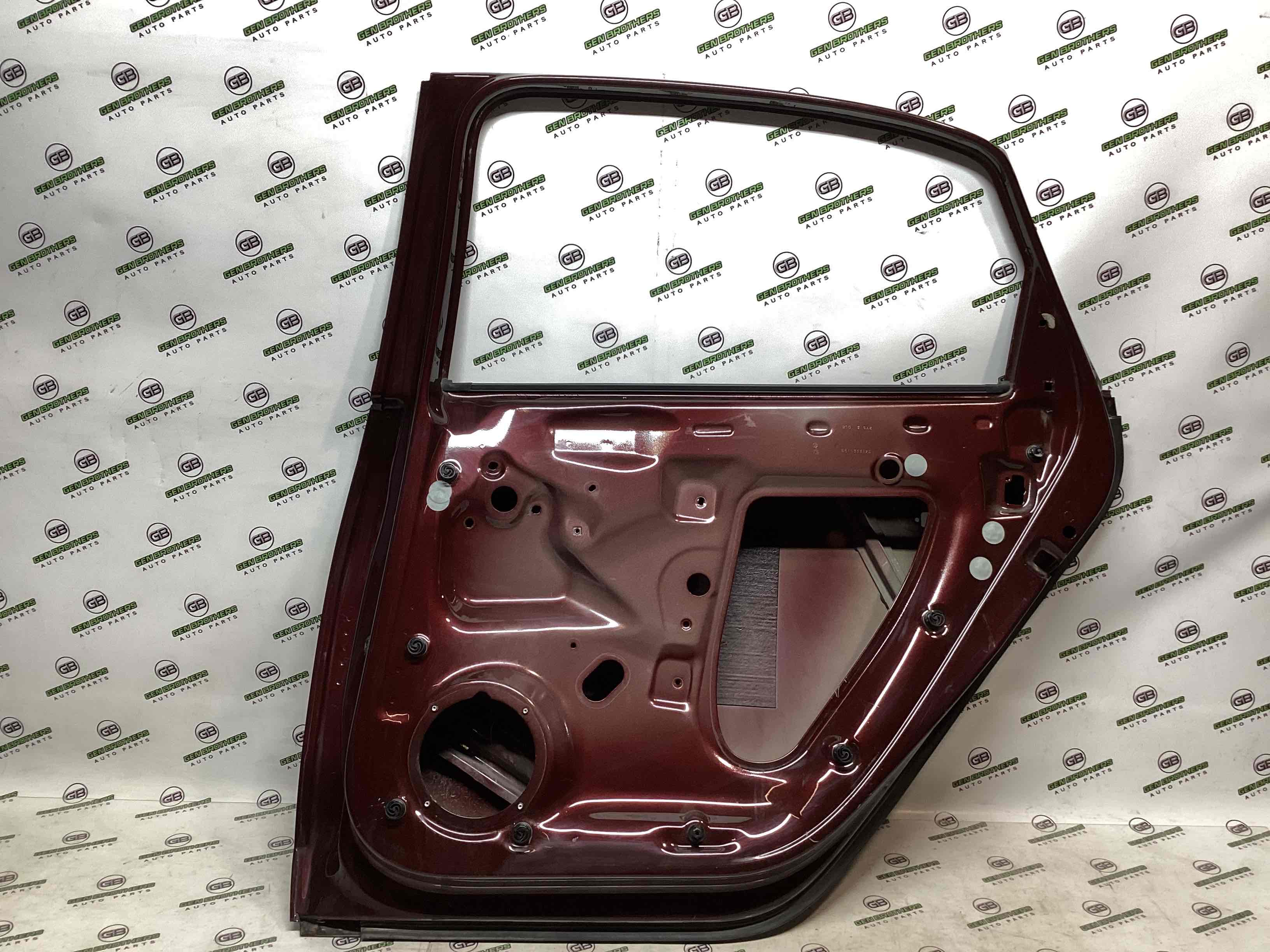 Двері задні права