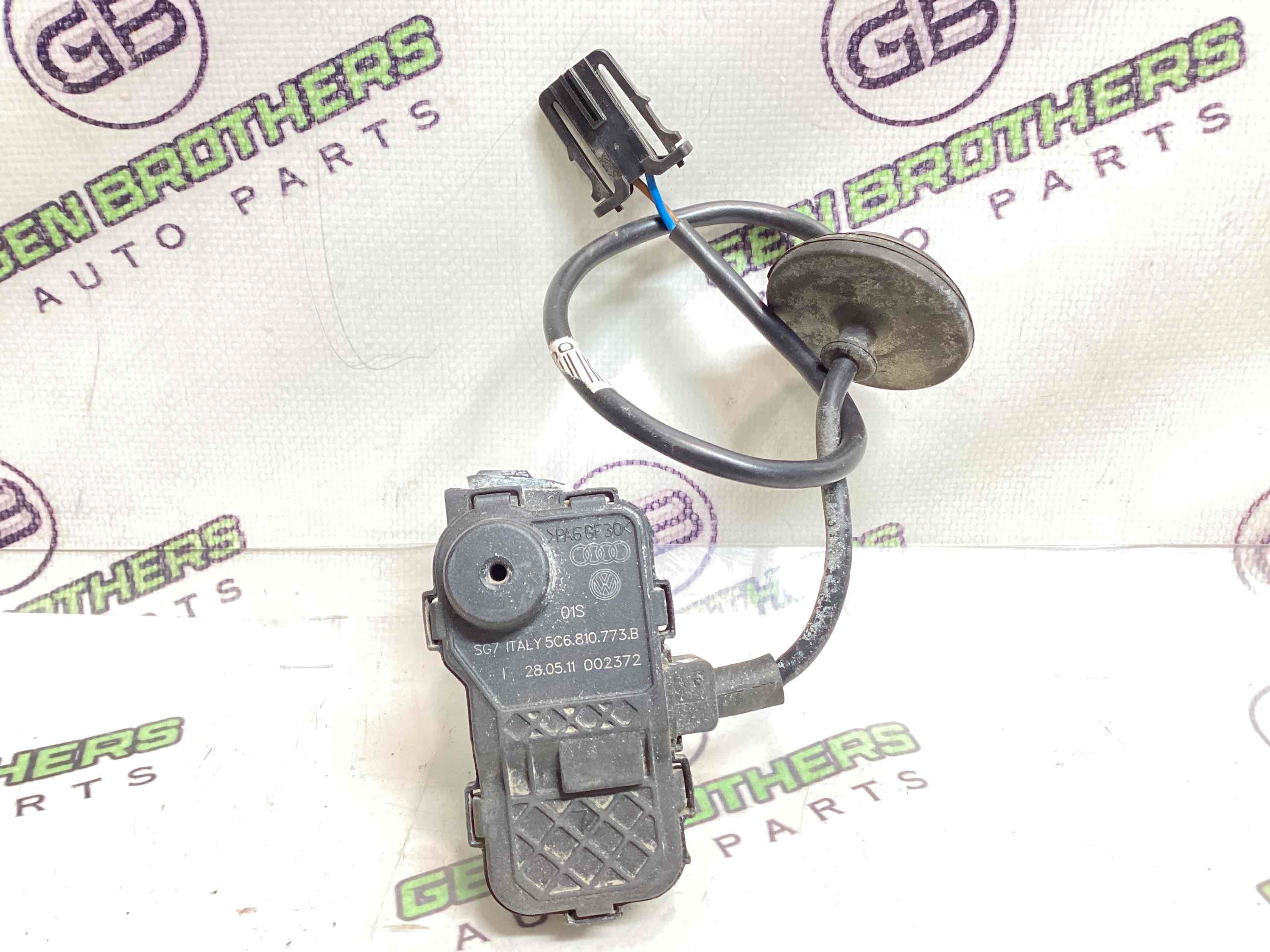 Замок лючка бензобака