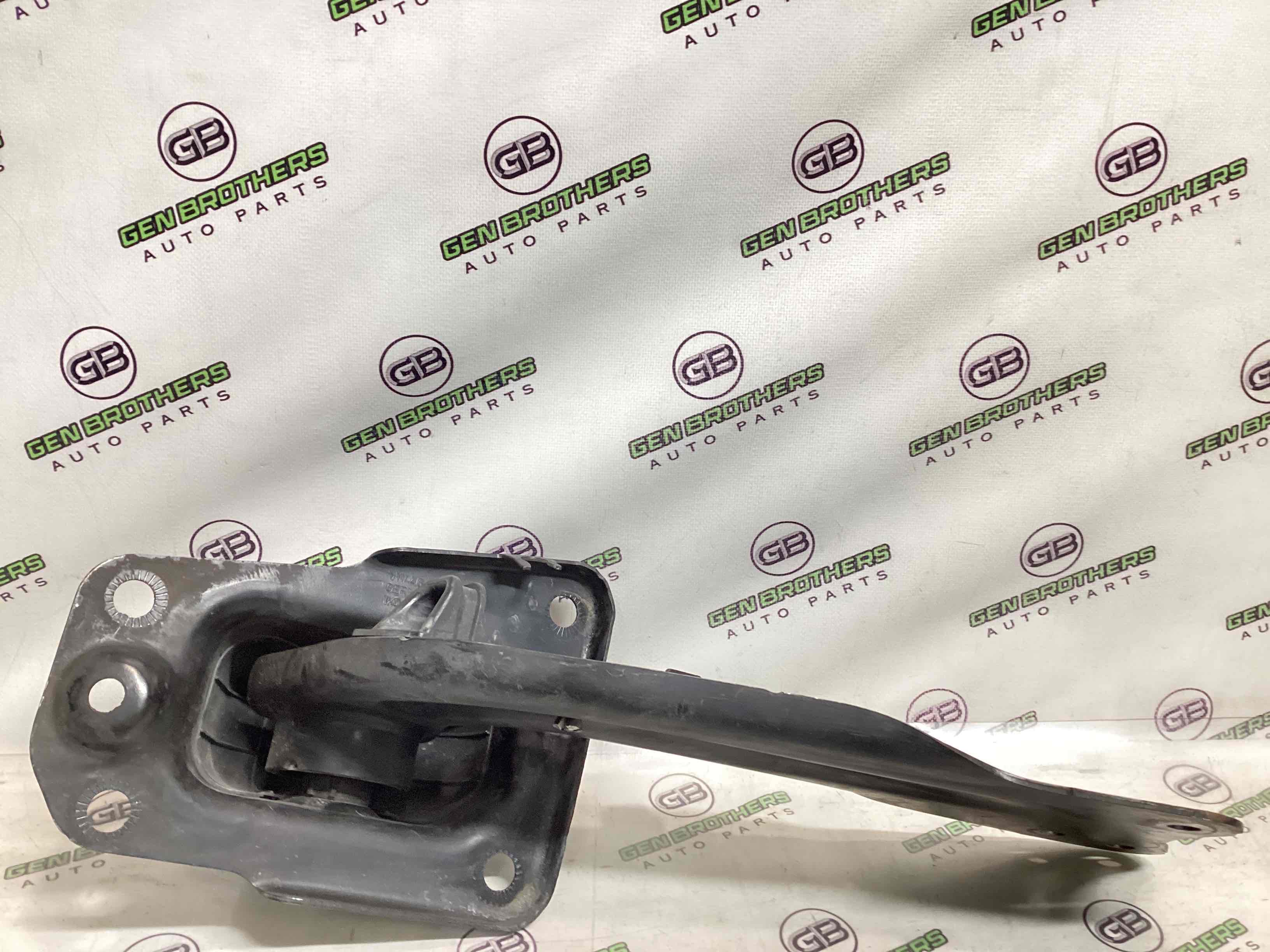 Важіль задній правий