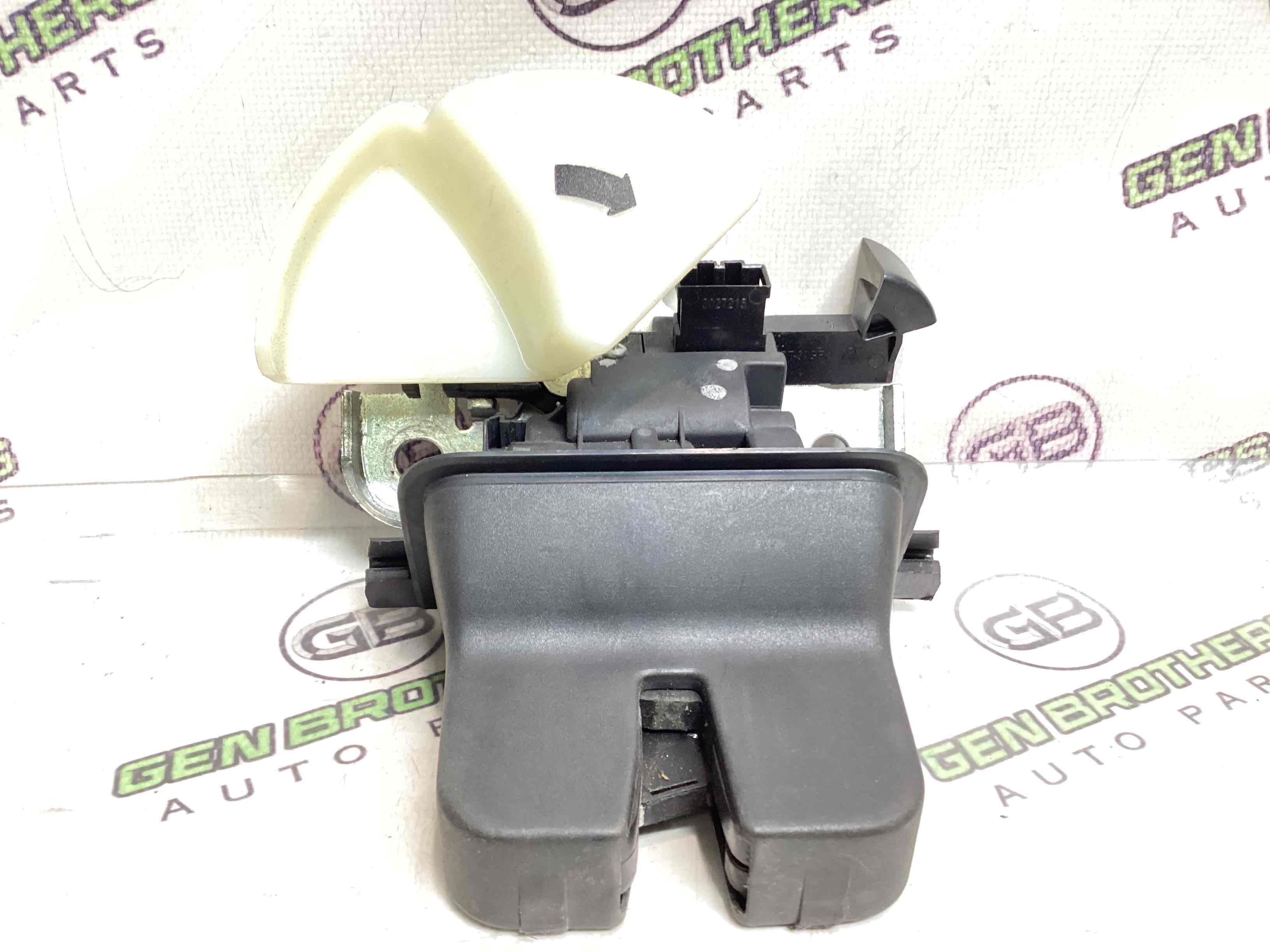 Замок багажника