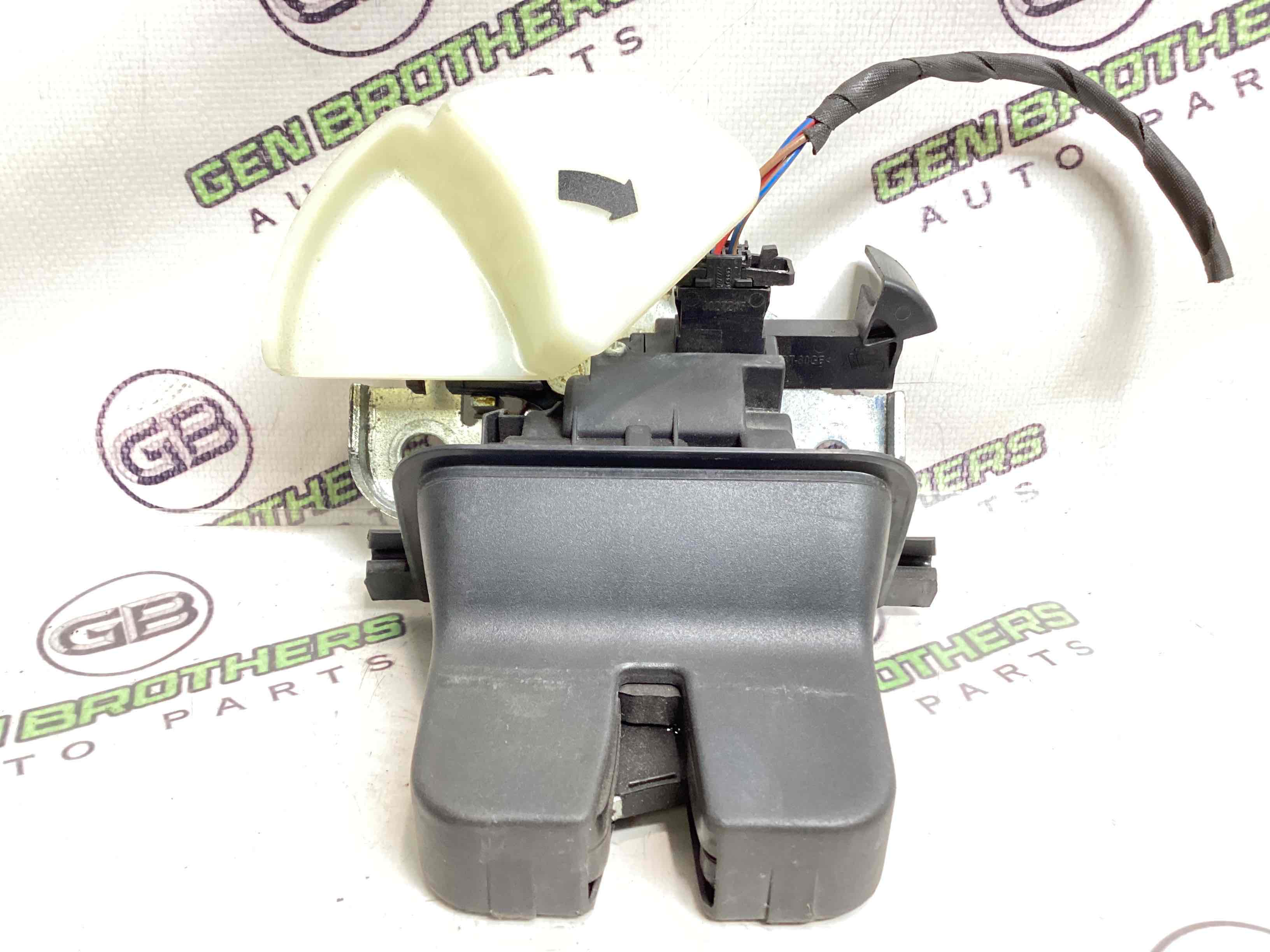 Замок багажника