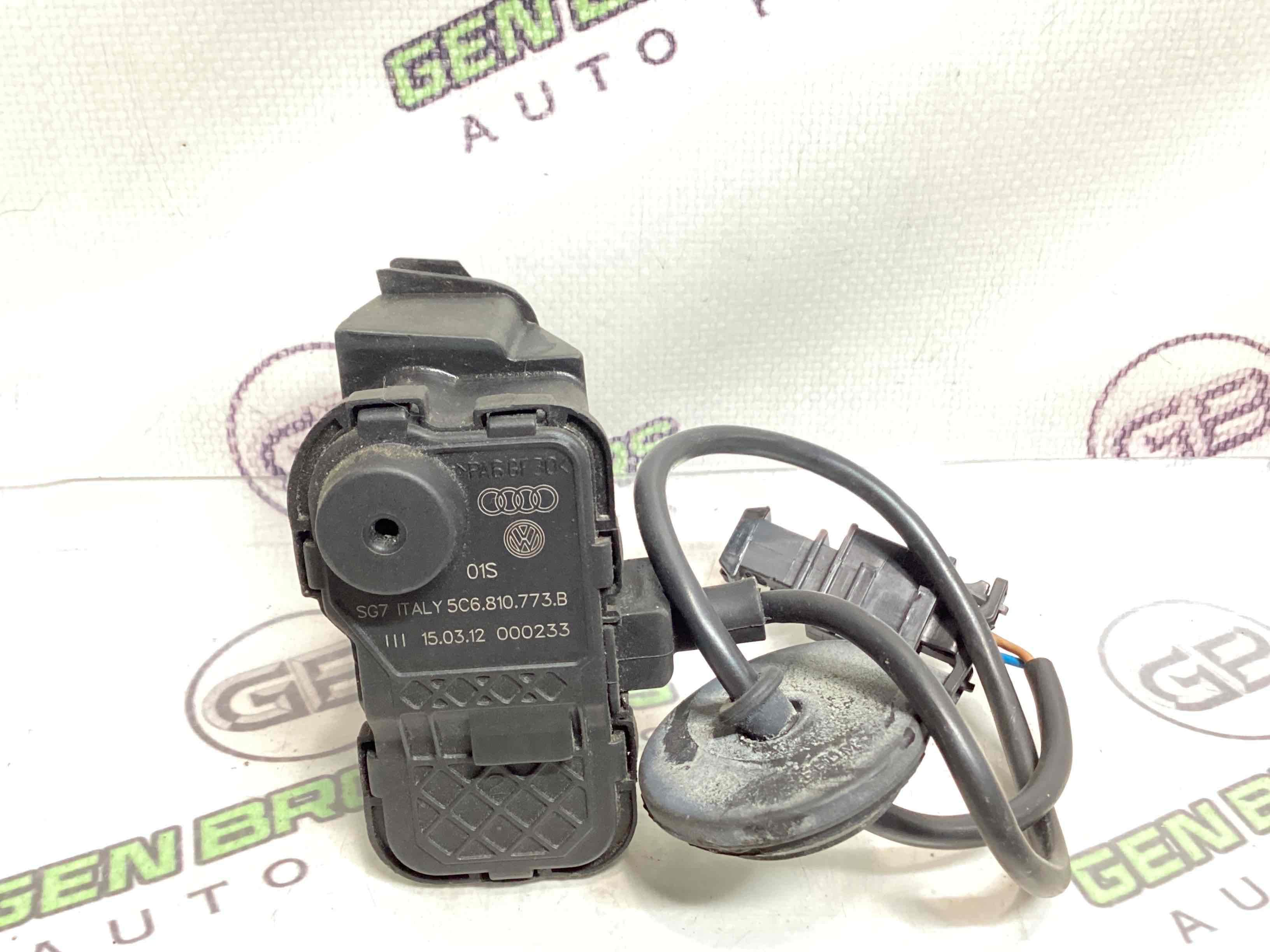 Замок лючка бензобака