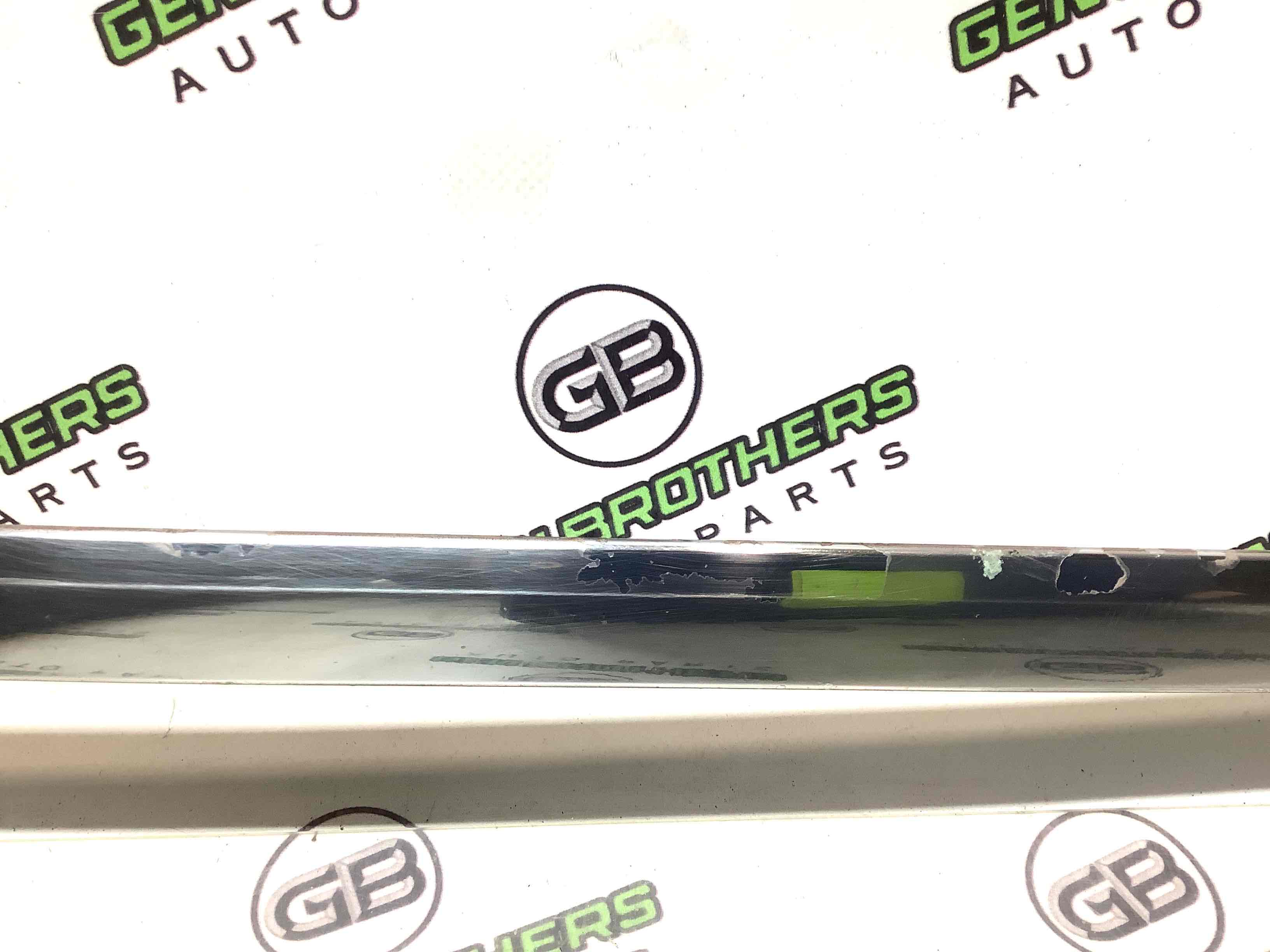 Молдинг двері задньої правої