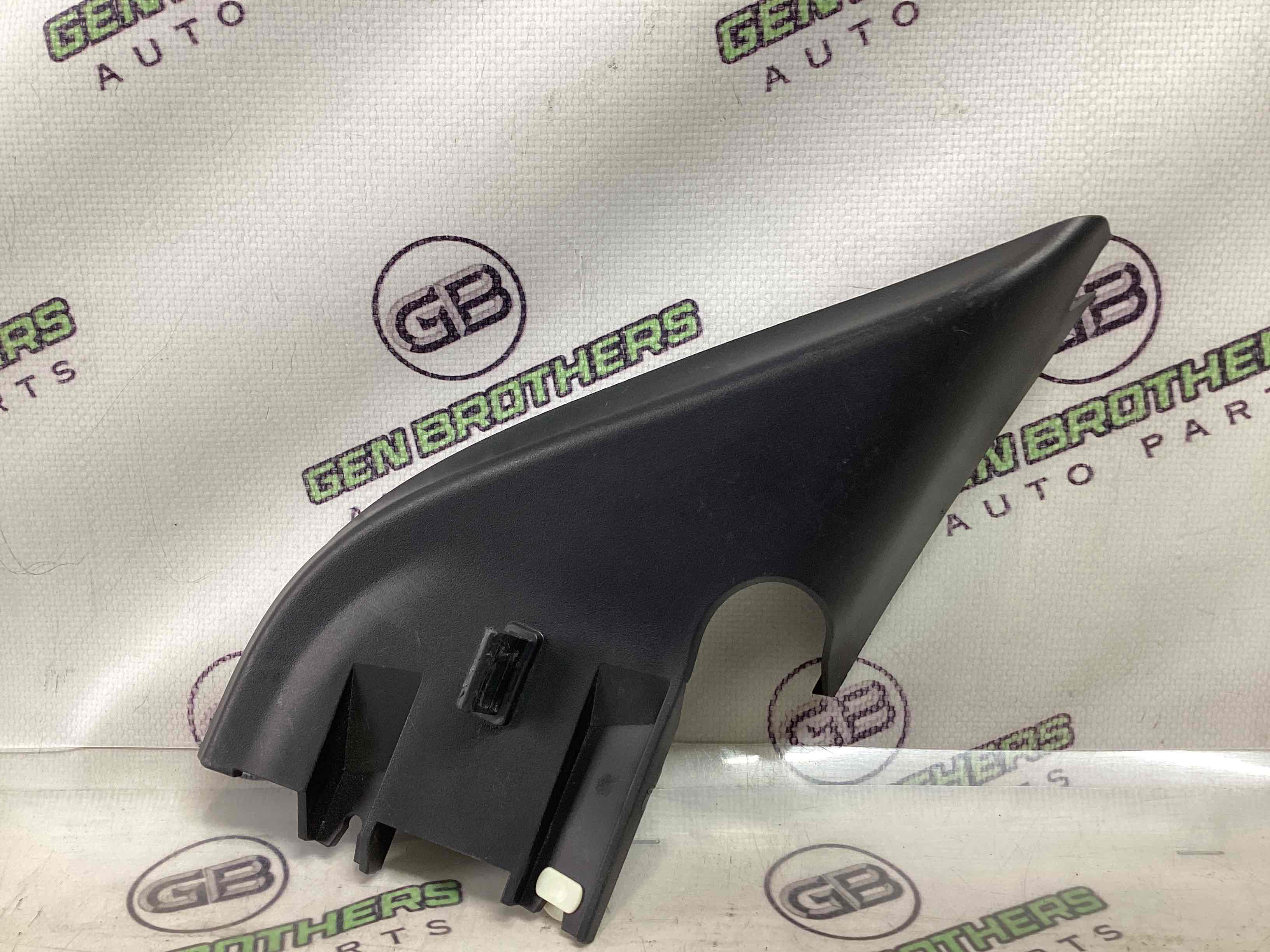 Корпус, накладка, кріплення правого дзеркала