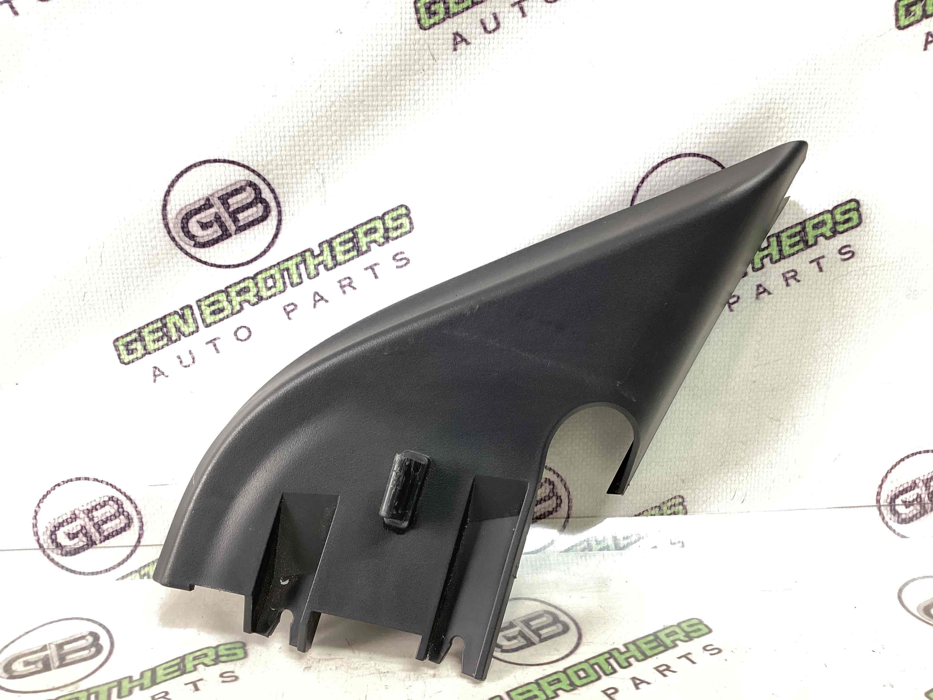 Корпус, накладка, кріплення правого дзеркала