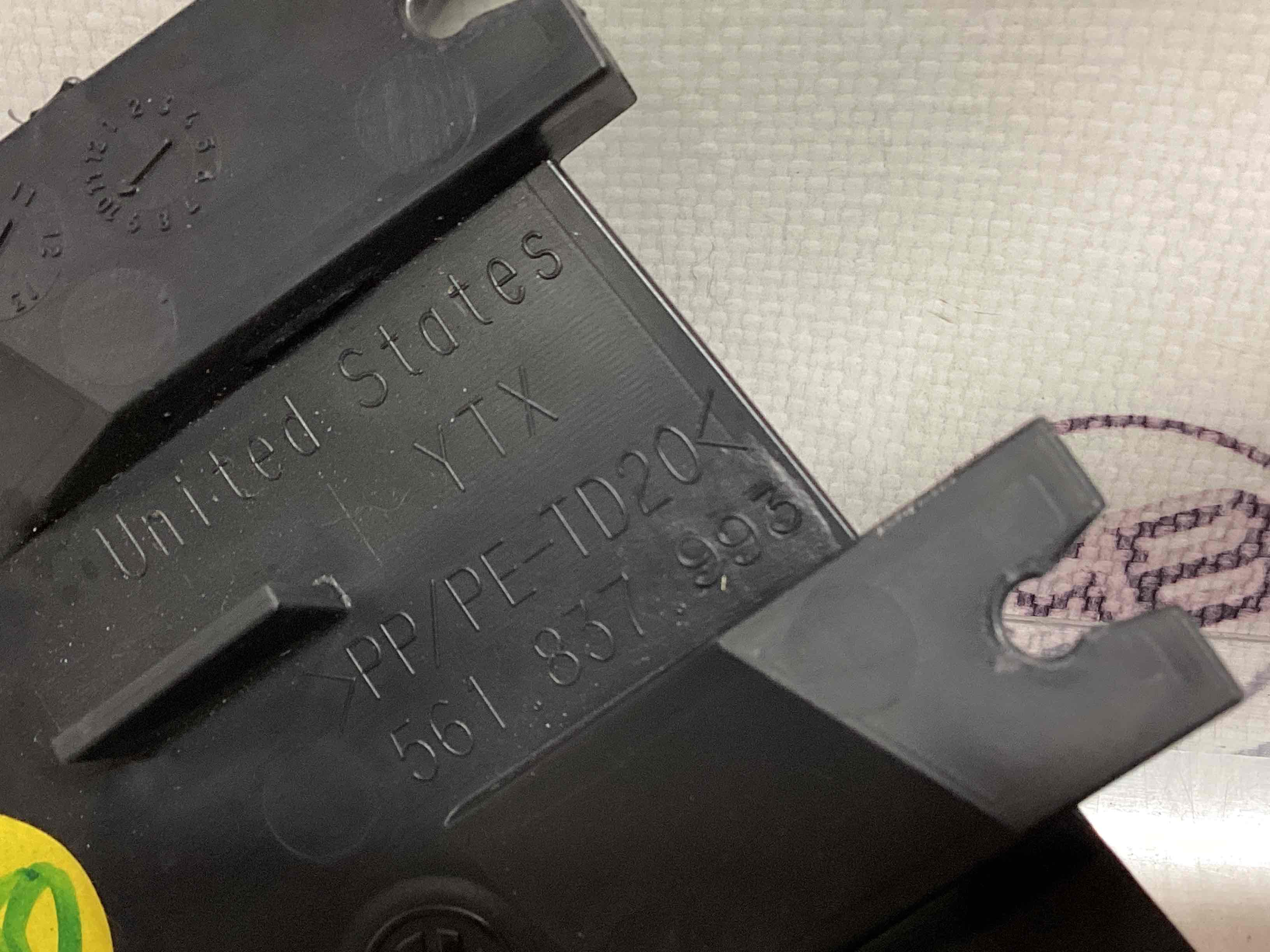 Корпус, накладка, кріплення лівого дзеркала