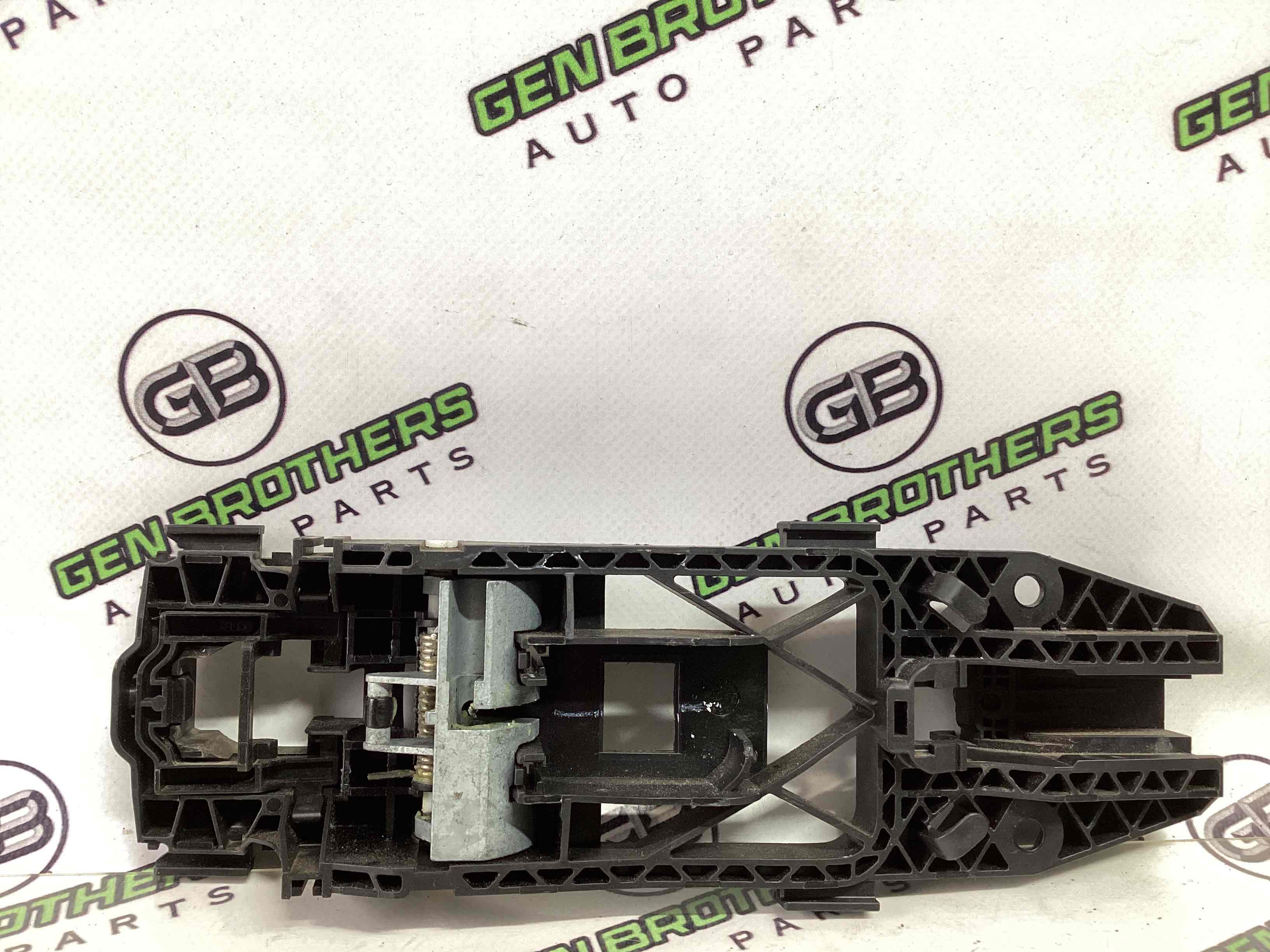 Кронштейн ручки дверей